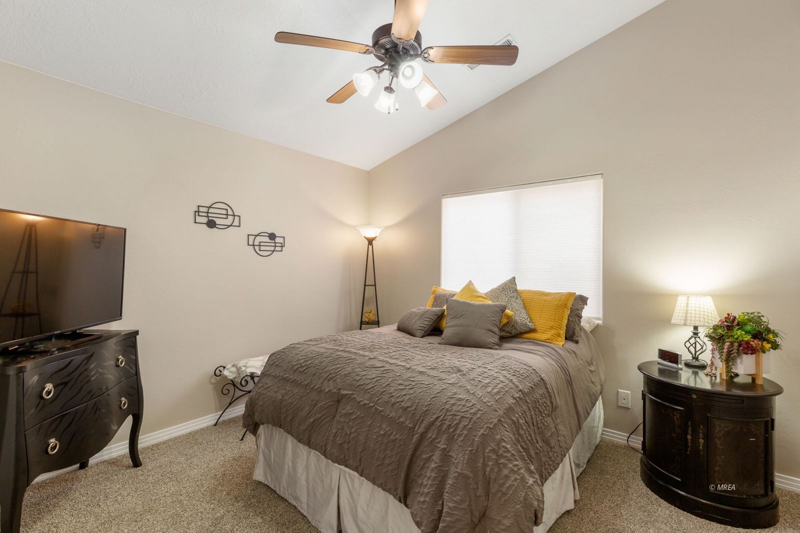 858  Falcon Glenn Dr