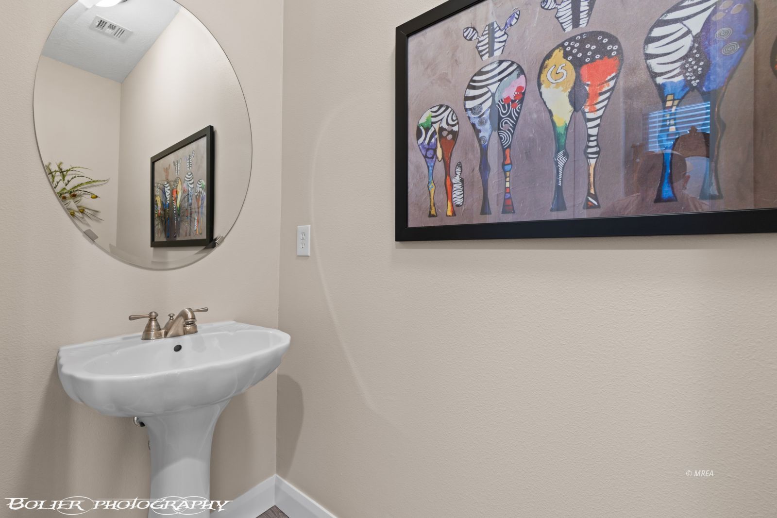 454  Highland View Ct