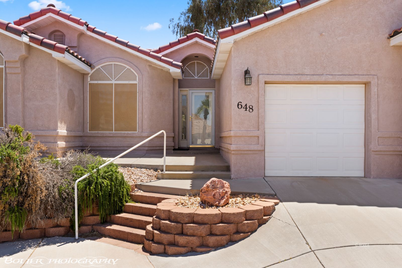 648  Valley View Dr