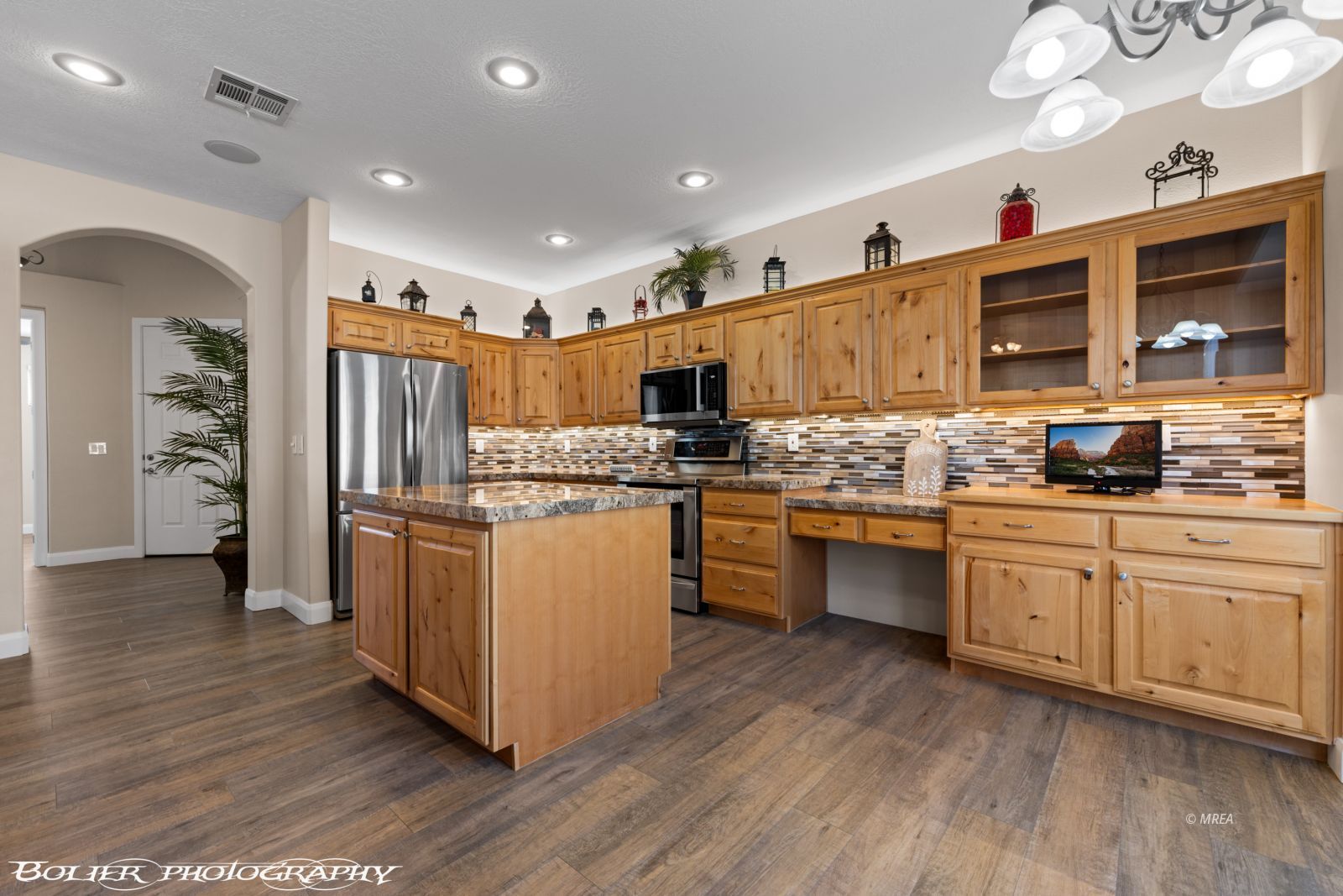 454  Highland View Ct