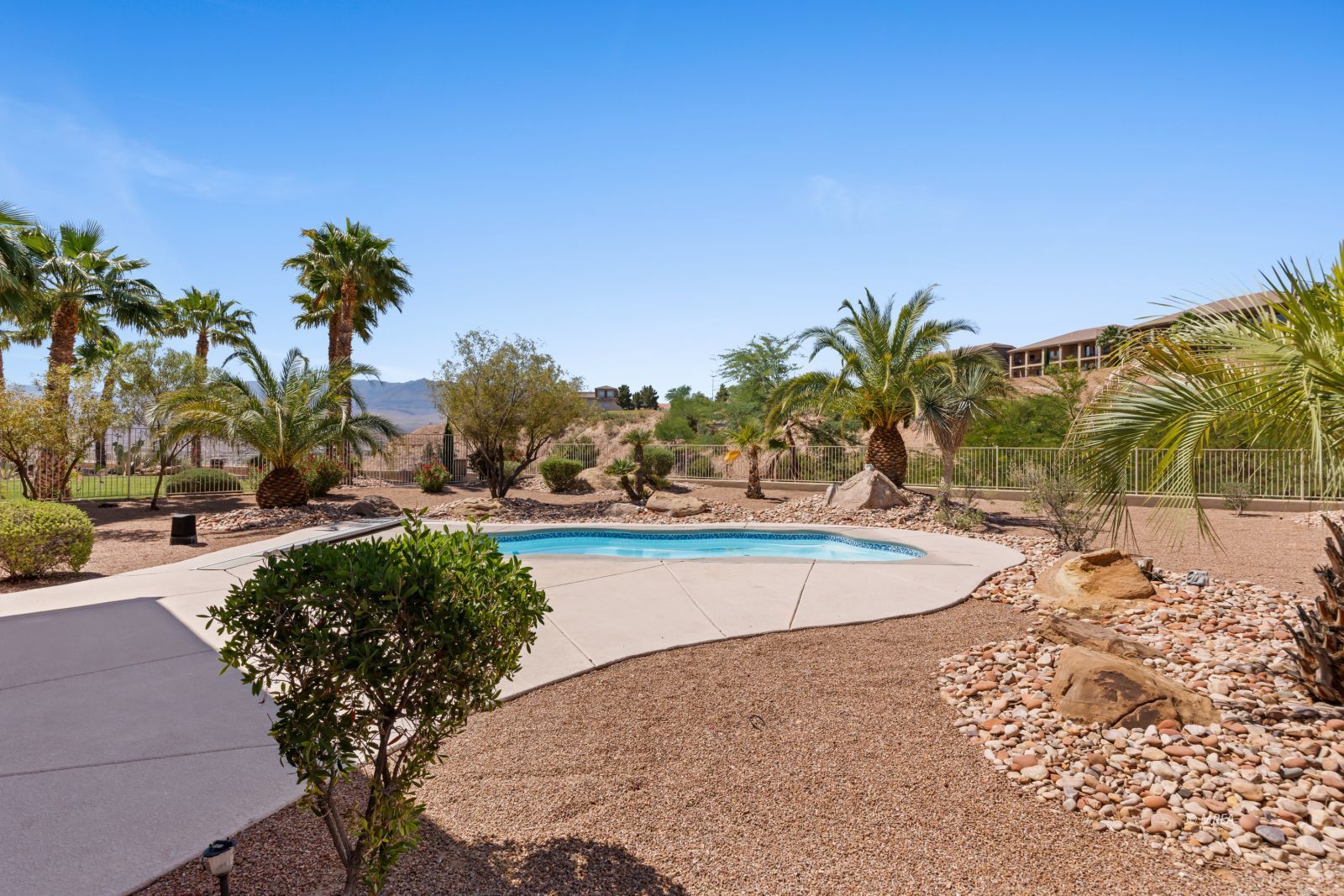 998  Crest View Dr