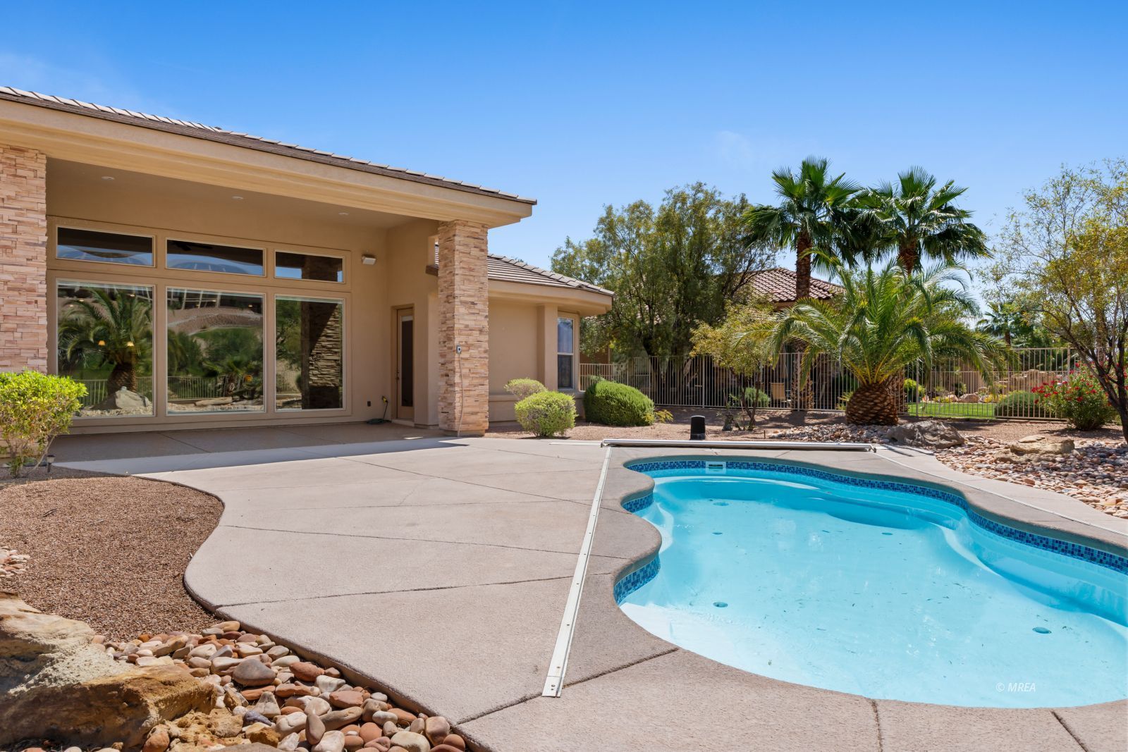 998  Crest View Dr