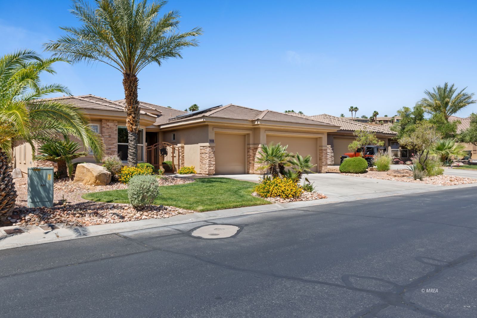 998  Crest View Dr
