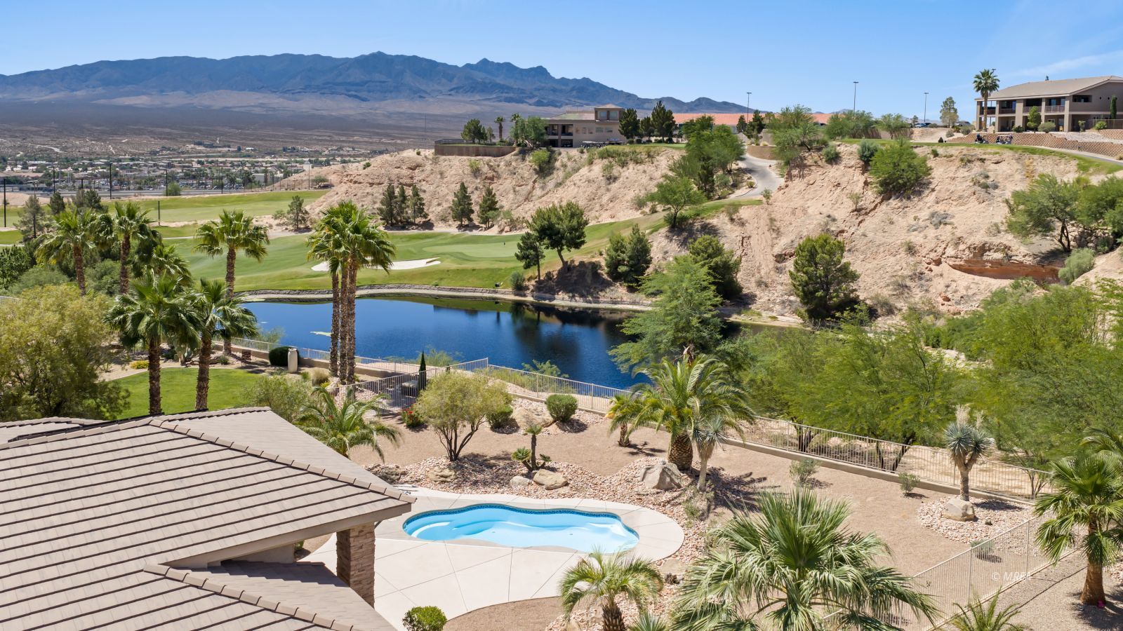 998  Crest View Dr