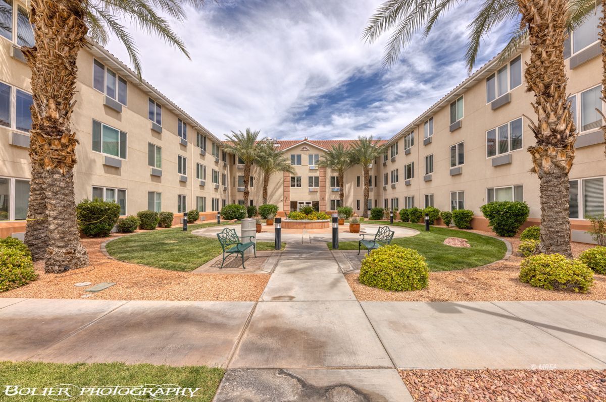 555  Highland Dr #112