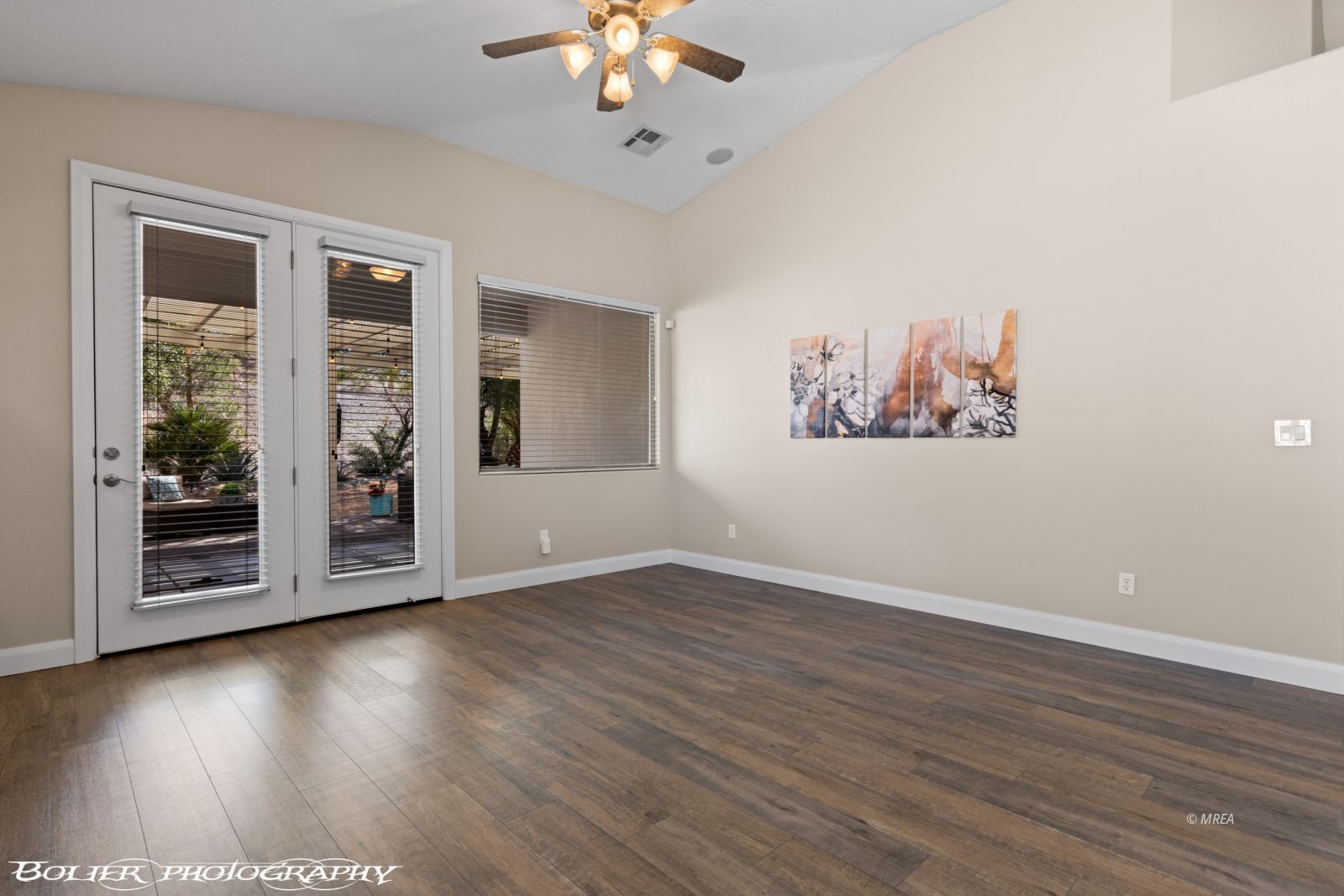 454  Highland View Ct