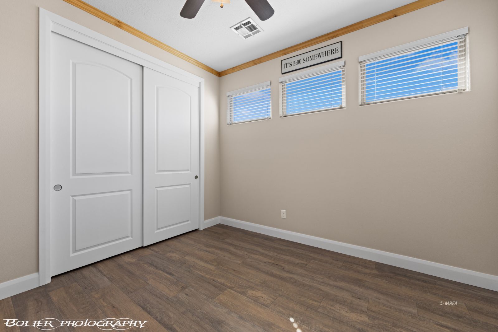 454  Highland View Ct