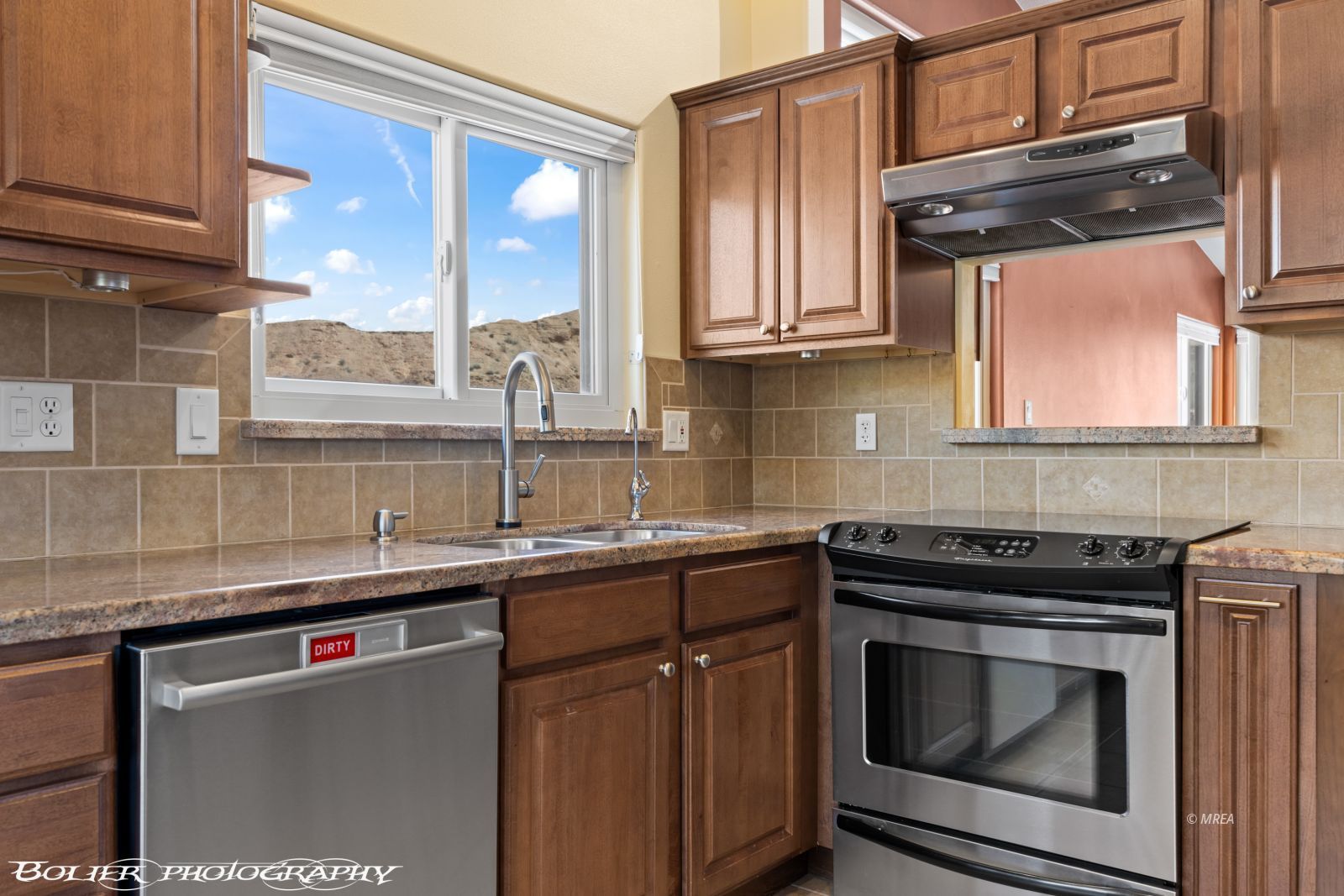 998  Opal St