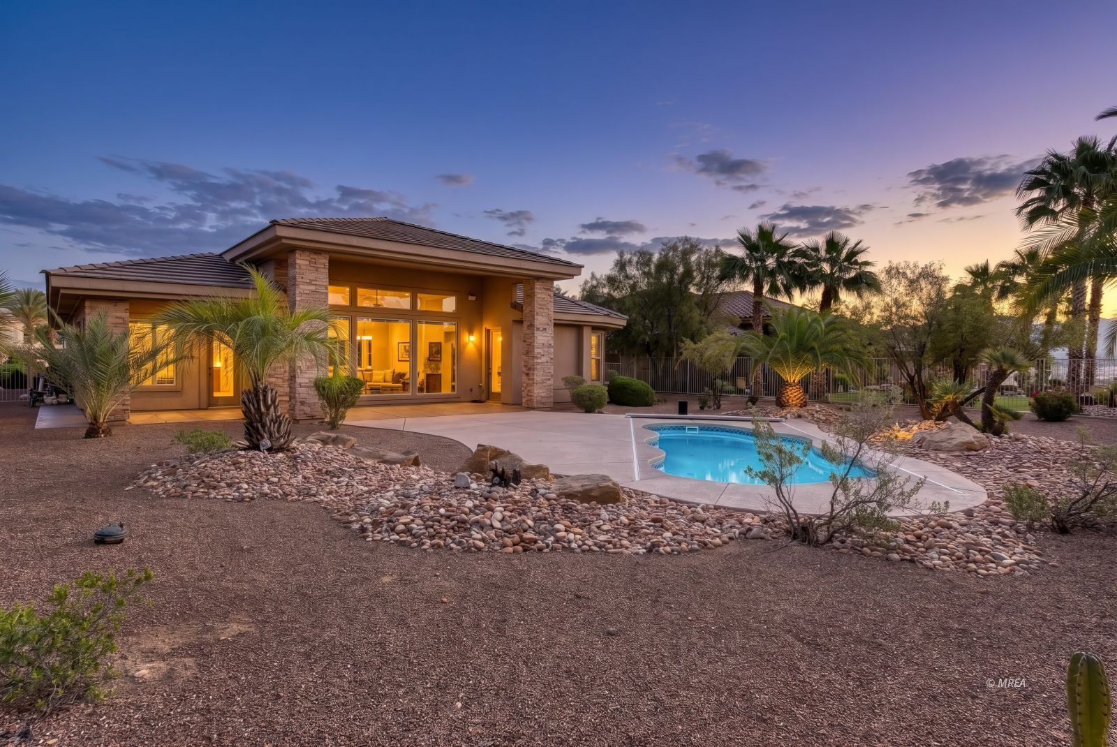 998  Crest View Dr