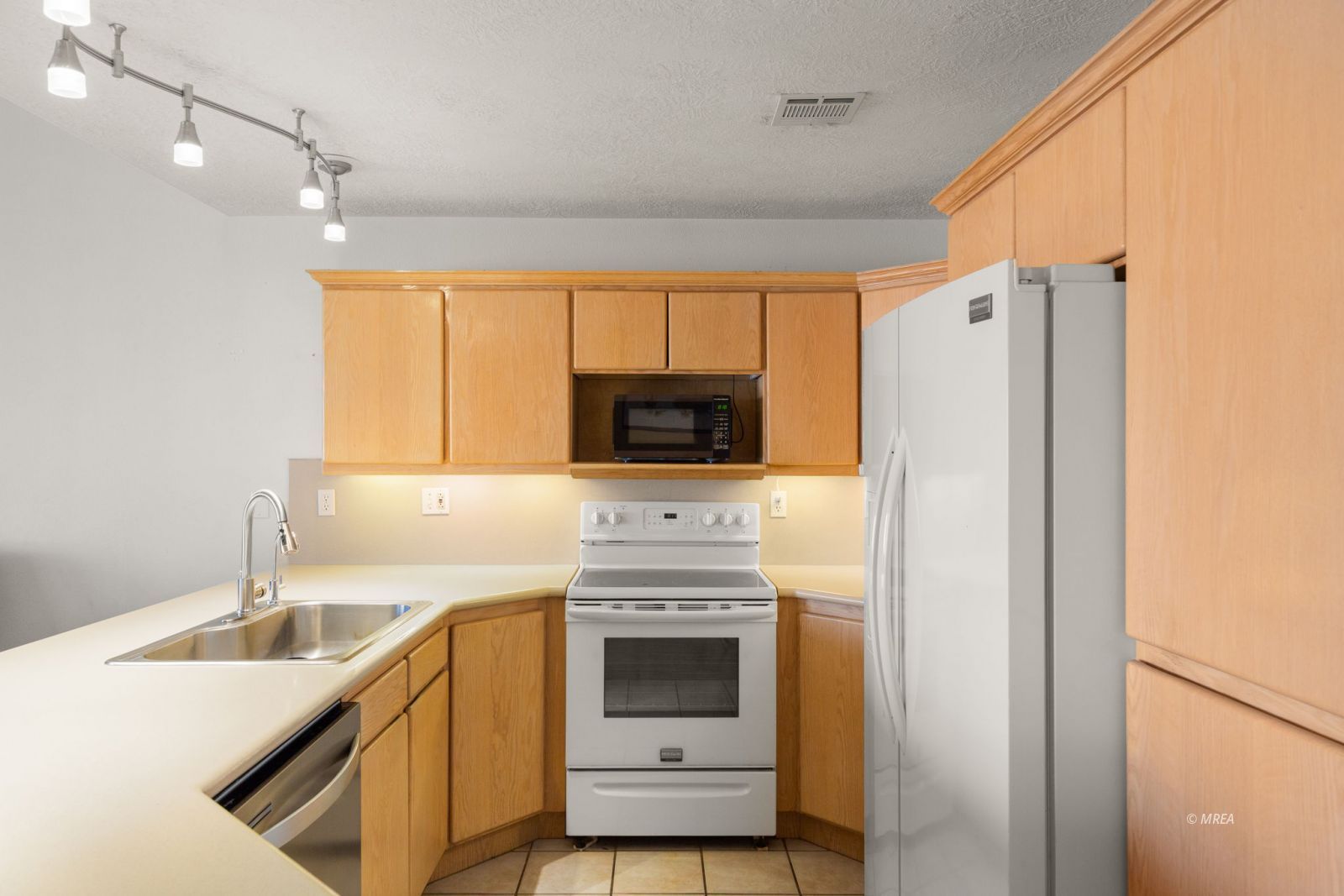 737  Mesa Springs Dr