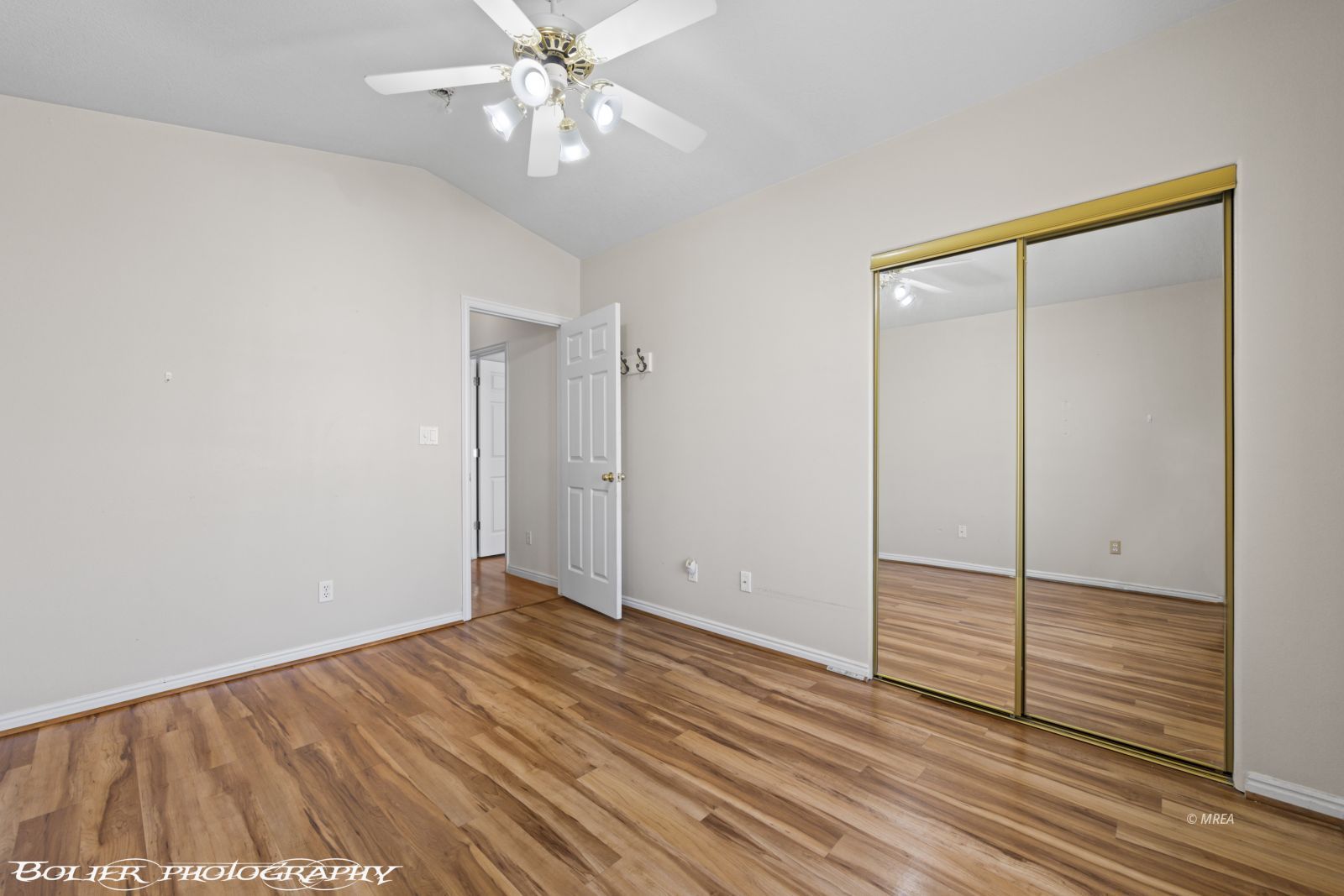 648  Valley View Dr