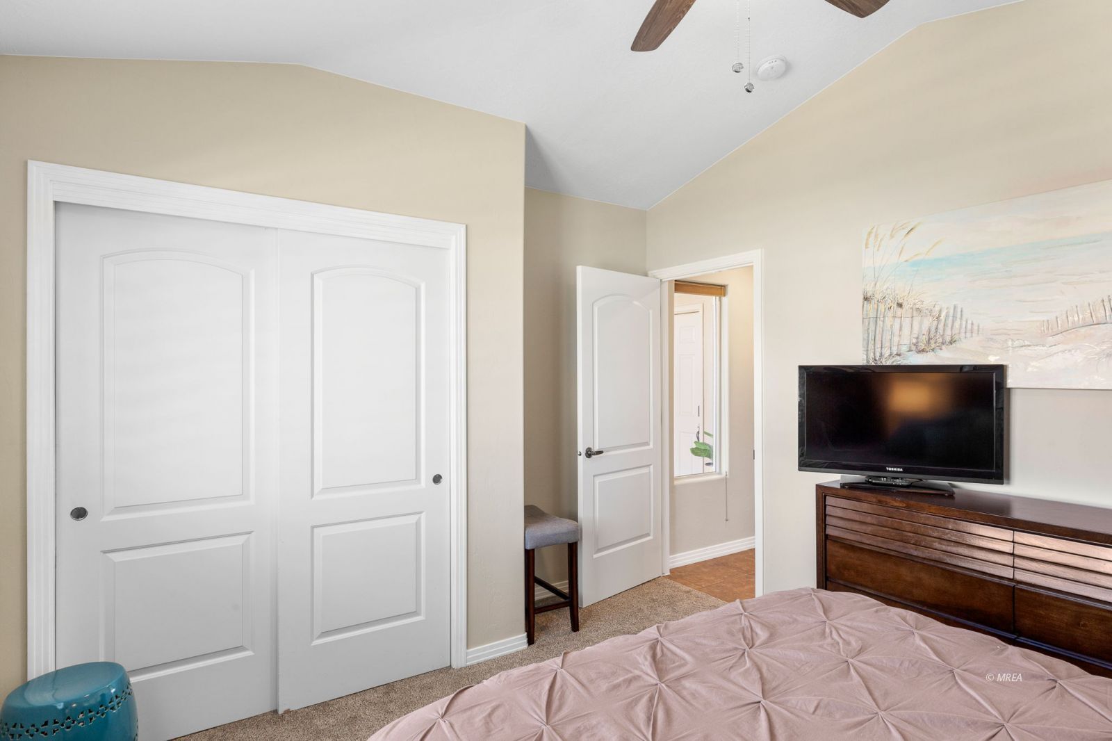 858  Falcon Glenn Dr