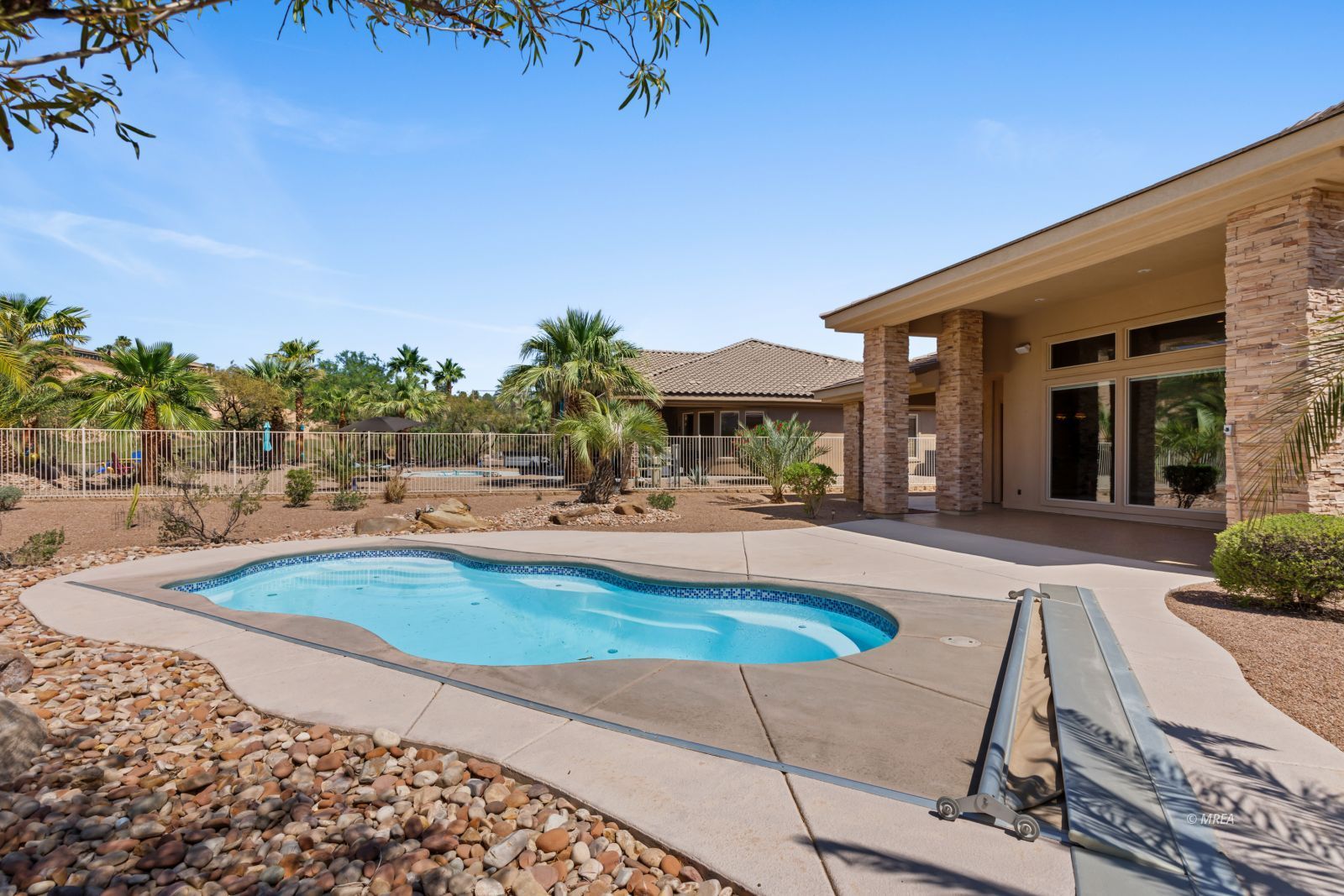 998  Crest View Dr