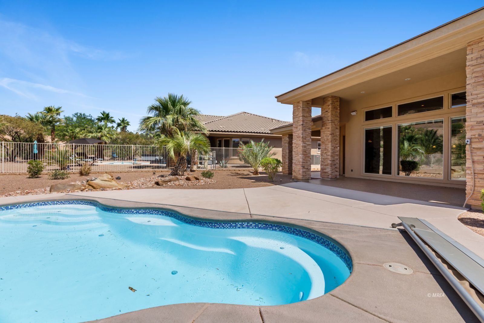 998  Crest View Dr