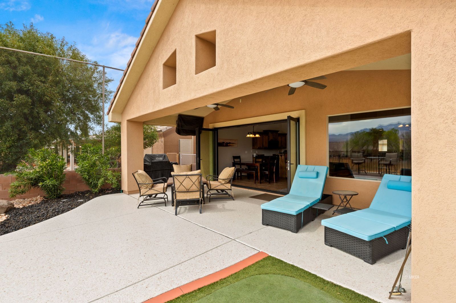 858  Falcon Glenn Dr