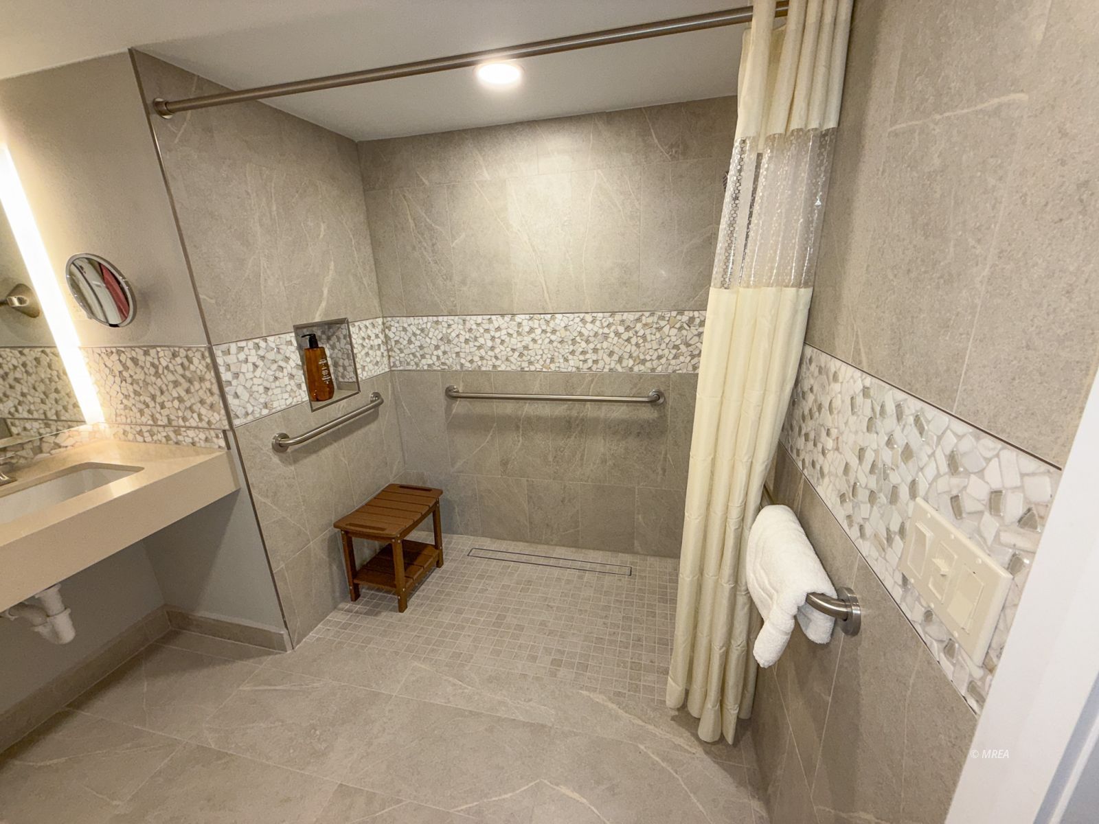 555  Highland Dr #219