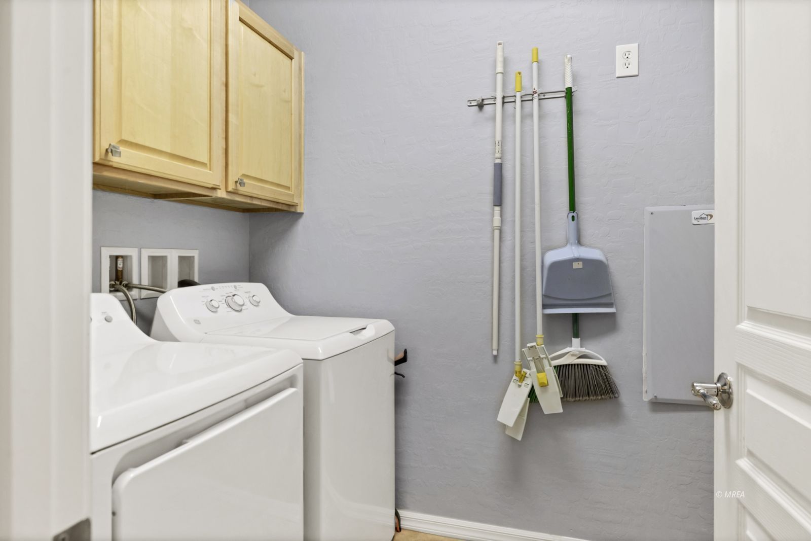 1385  Saddle Horn Ct