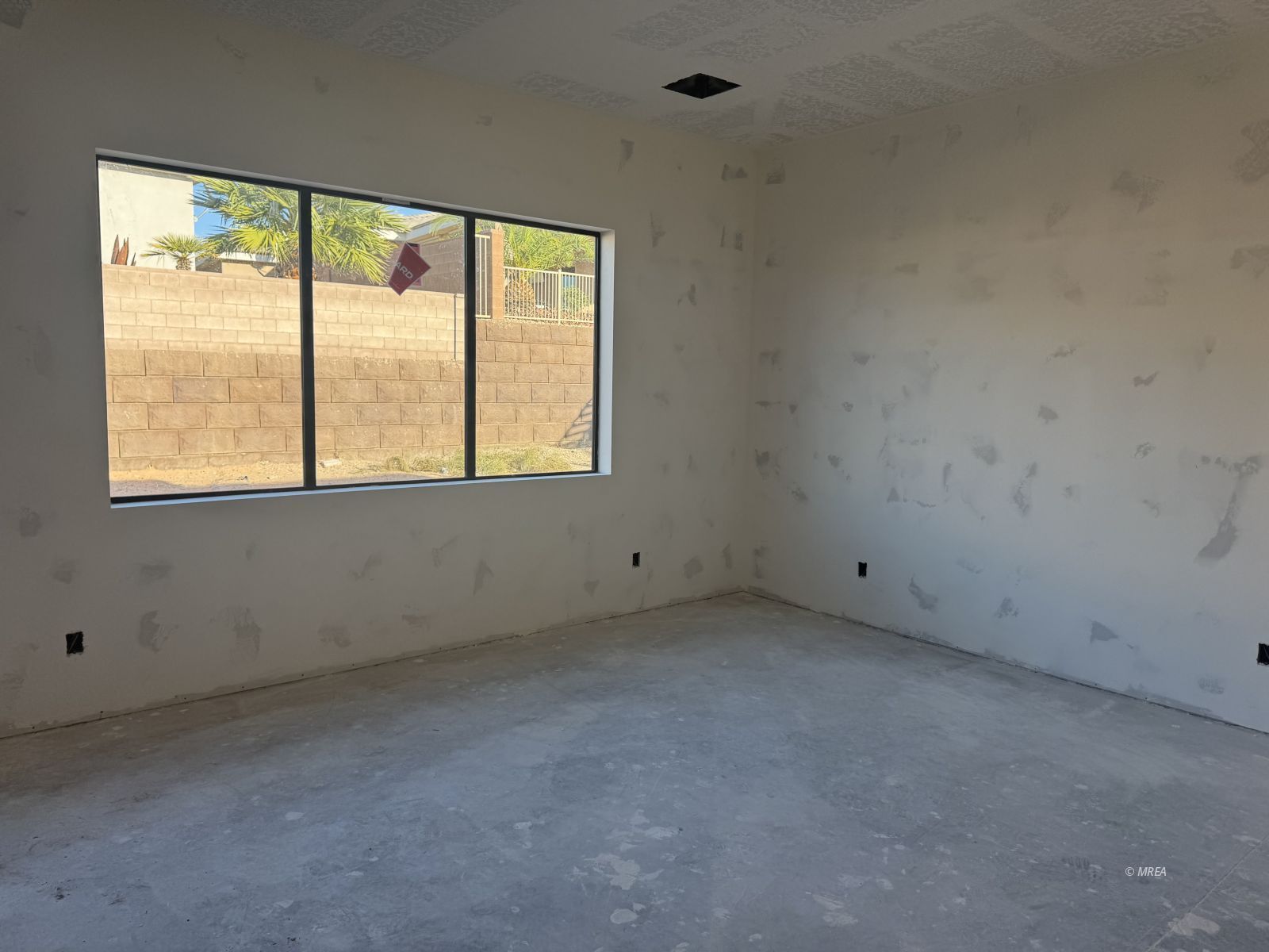 1558  Pomegranate Trl 