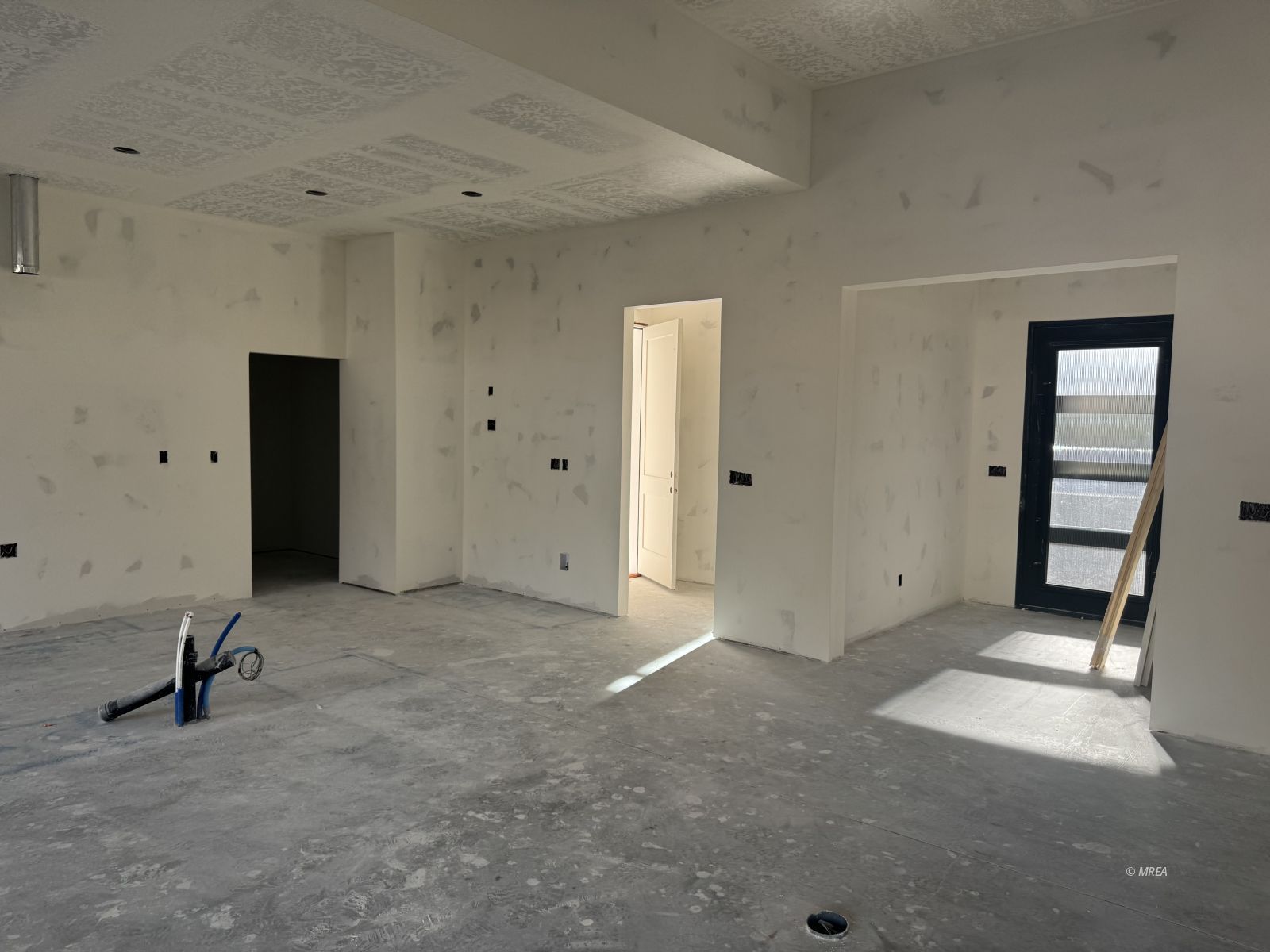 1558  Pomegranate Trl 