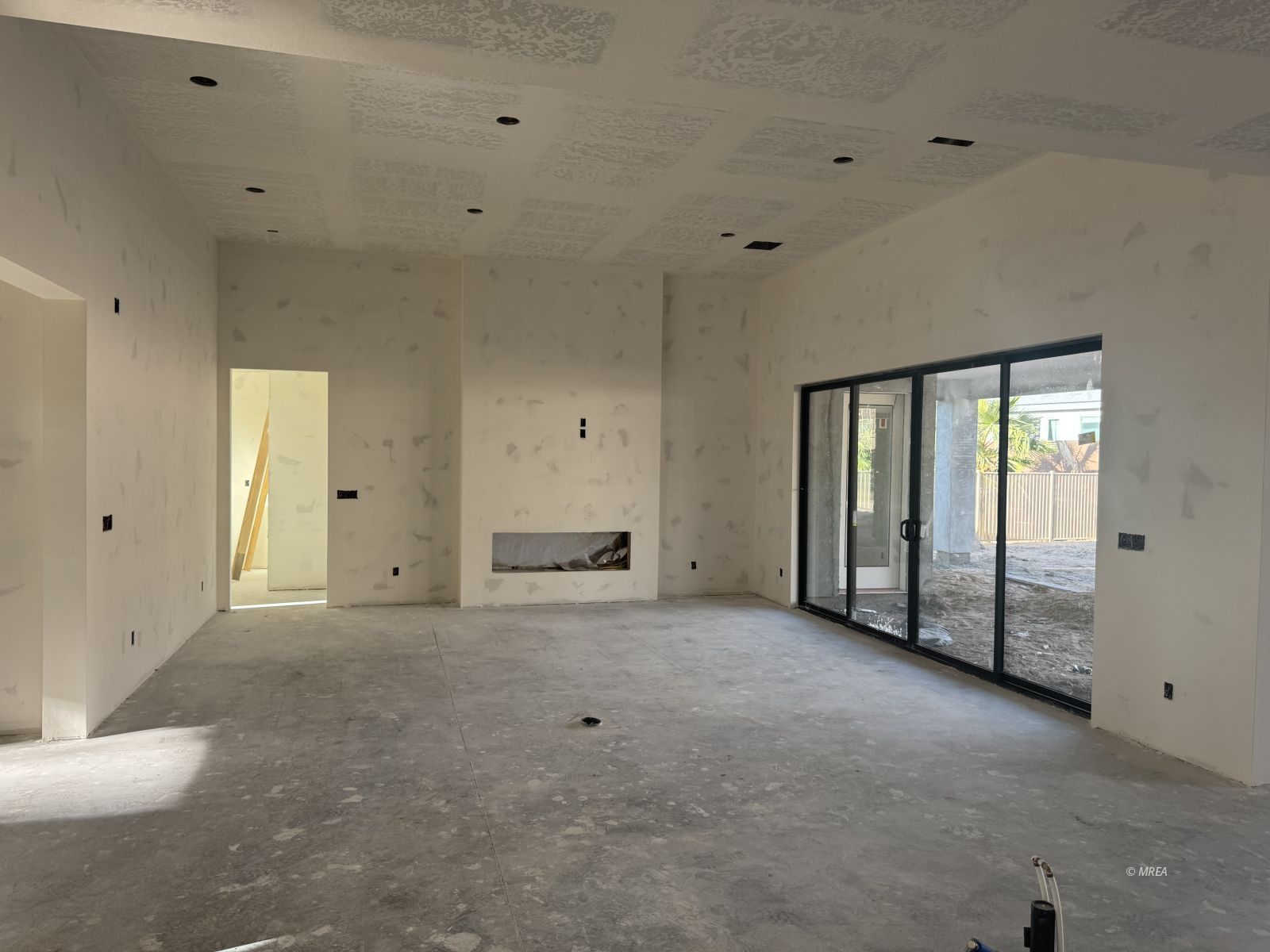 1558  Pomegranate Trl 