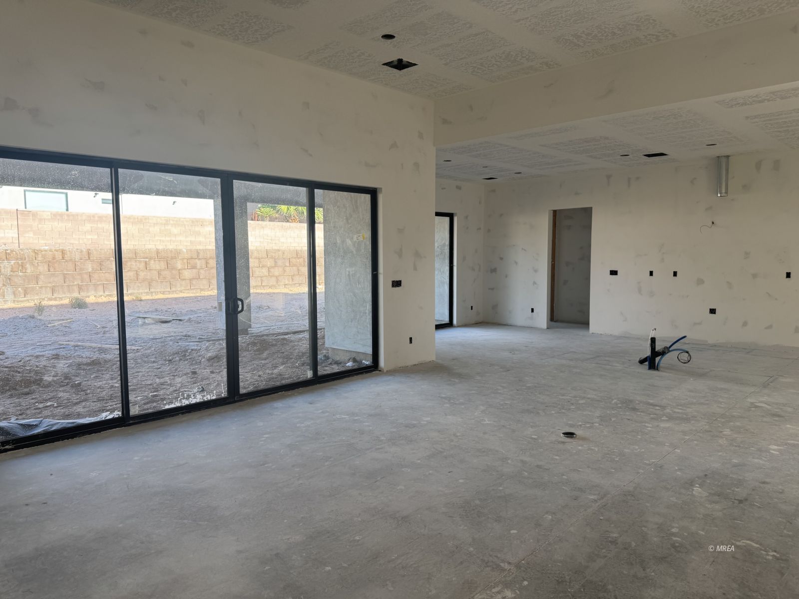 1558  Pomegranate Trl 