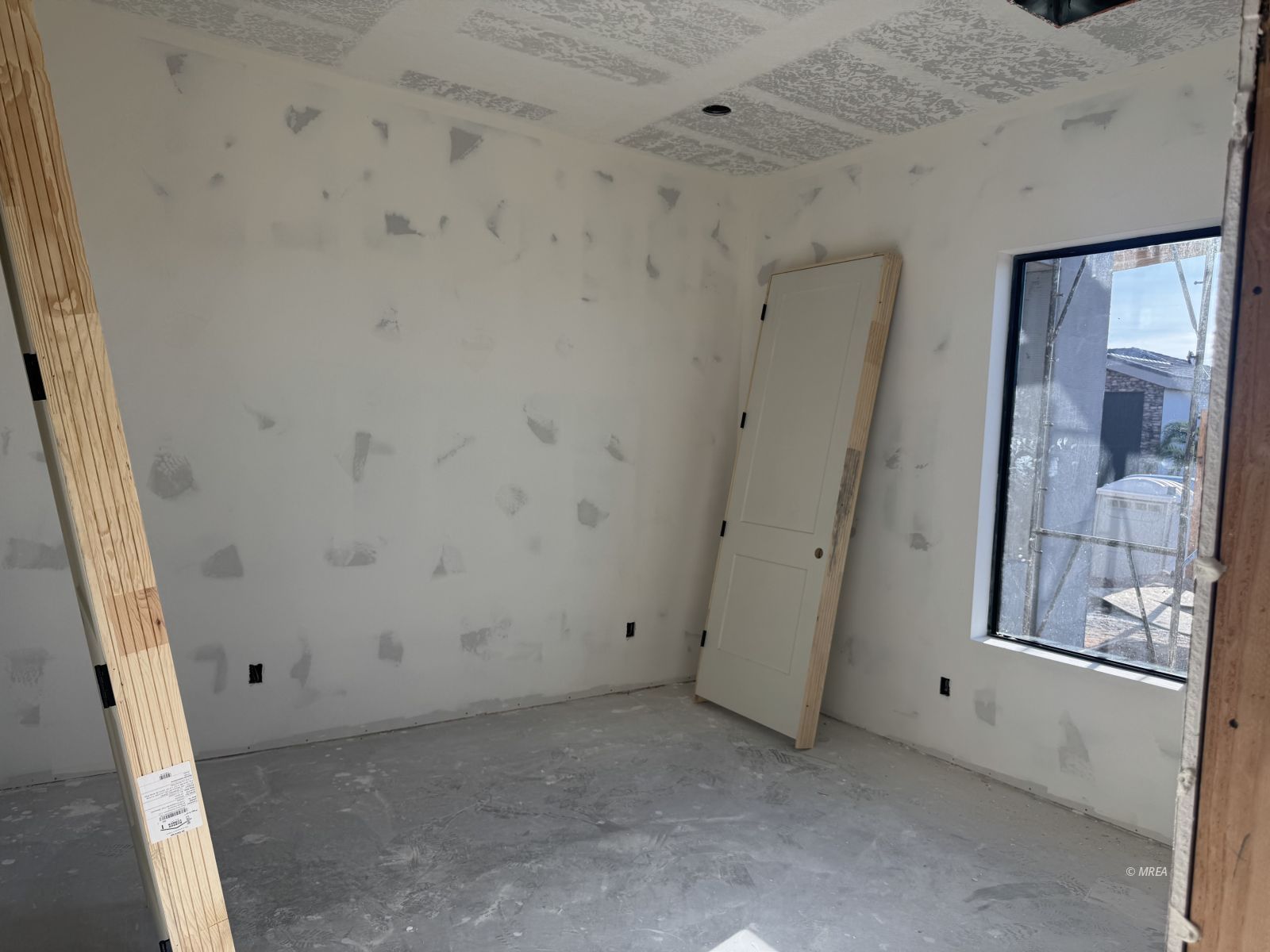 1558  Pomegranate Trl 