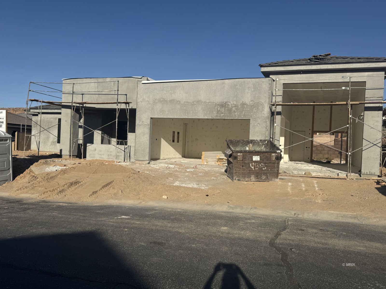 1558  Pomegranate Trl 