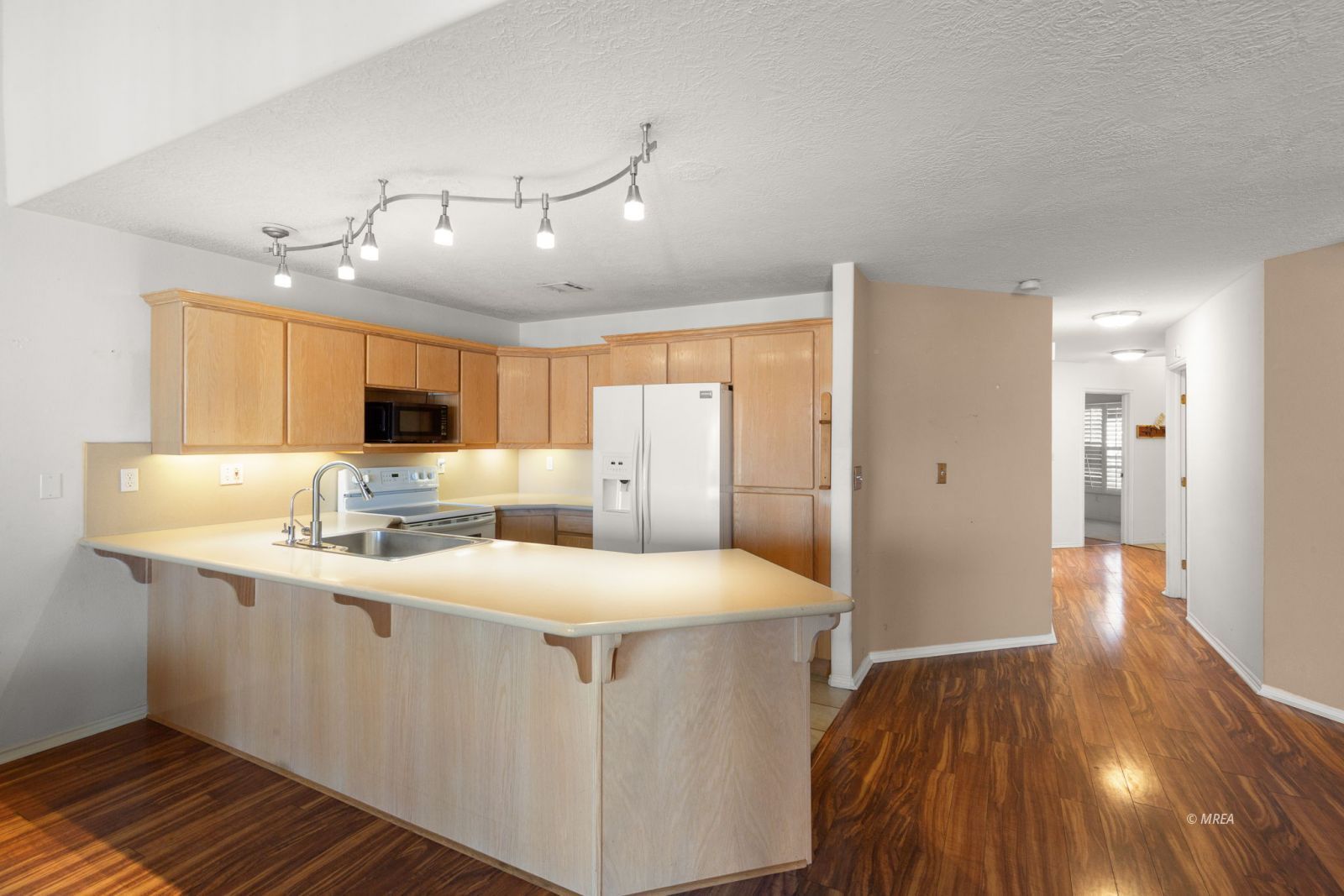 737  Mesa Springs Dr