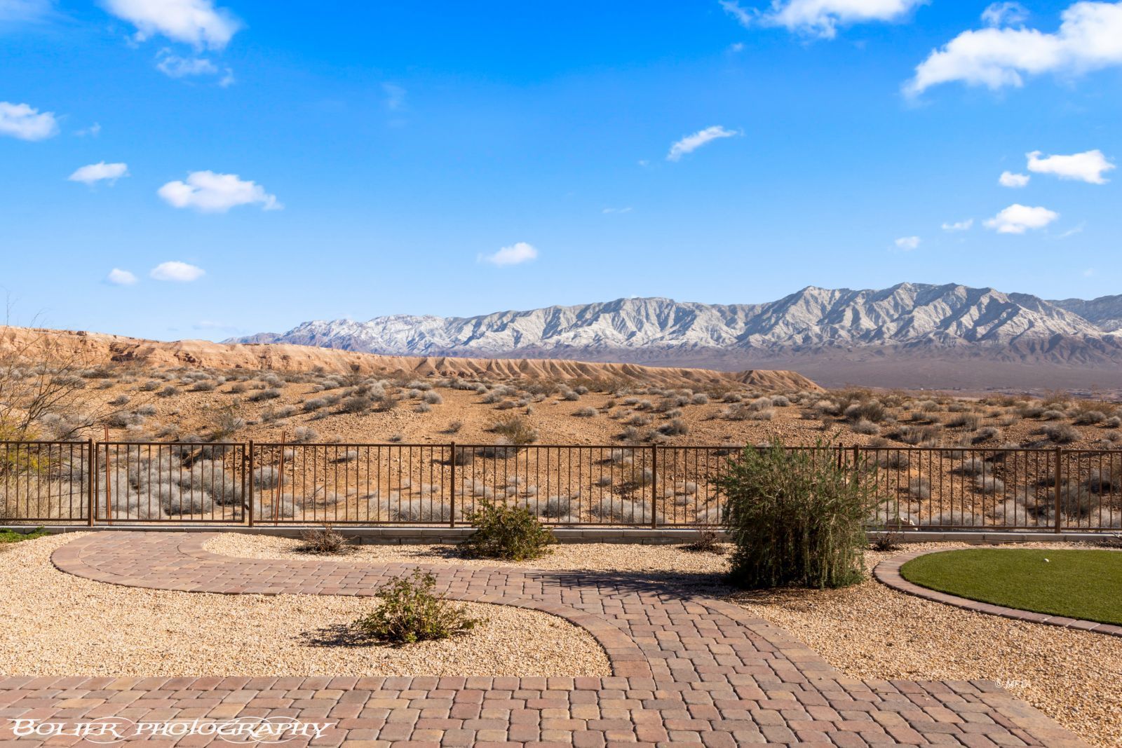 1402  Vista Del Ciudad Dr