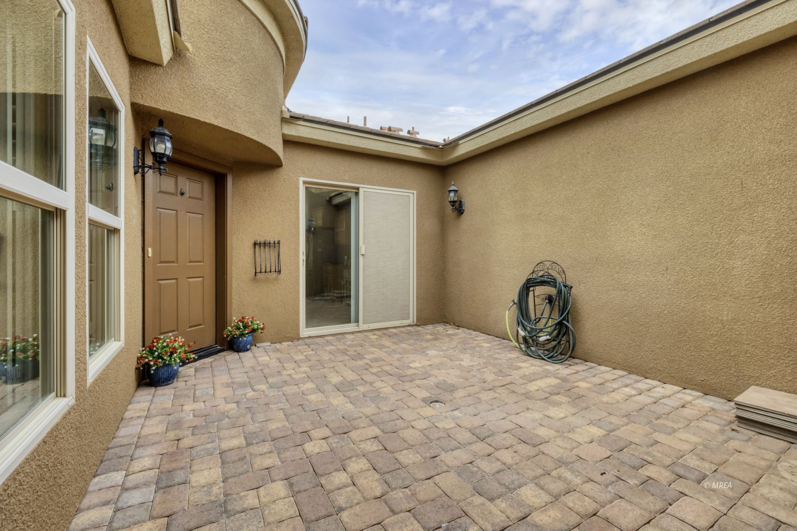 1385  Saddle Horn Ct