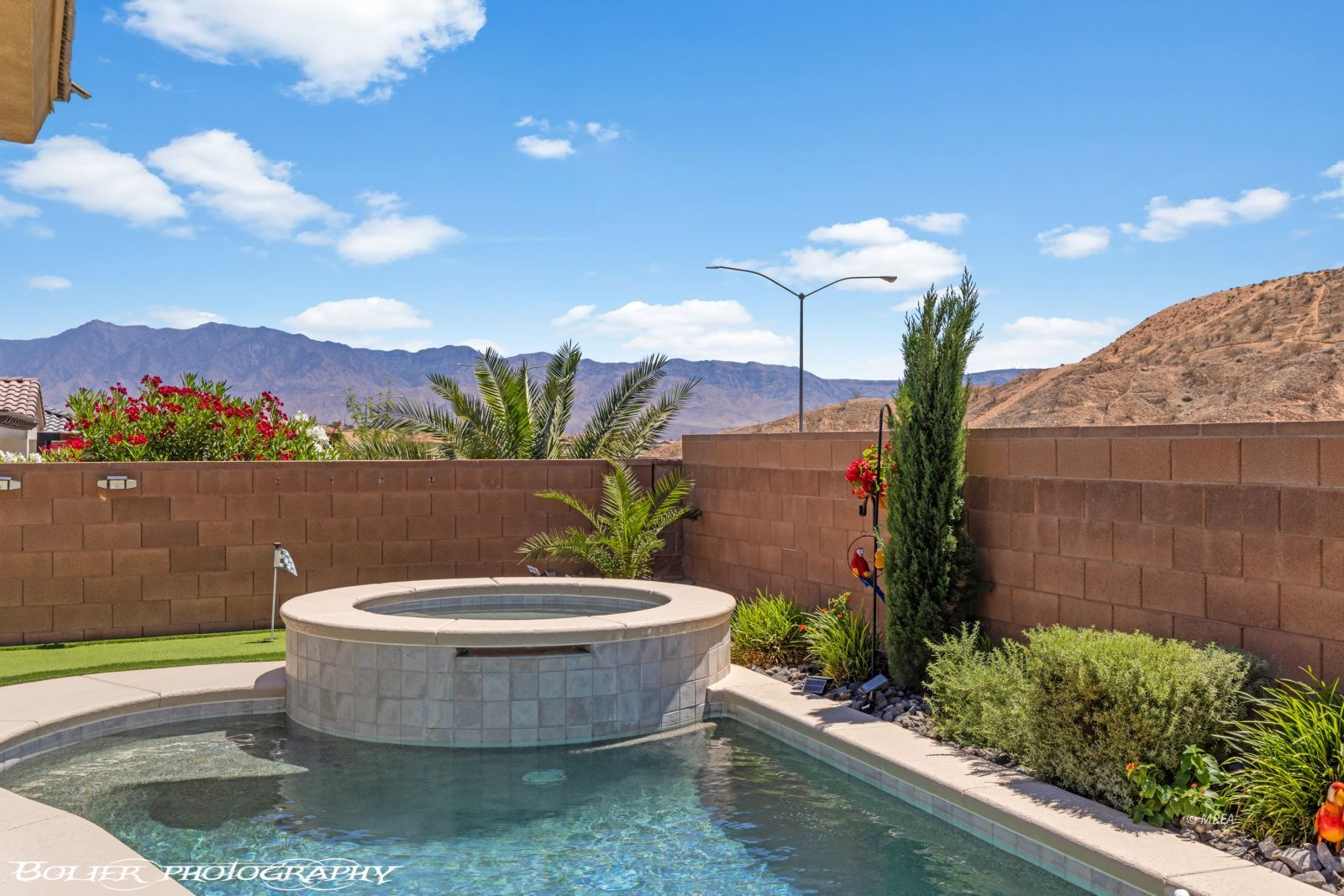472  Paradise Valley Hts 