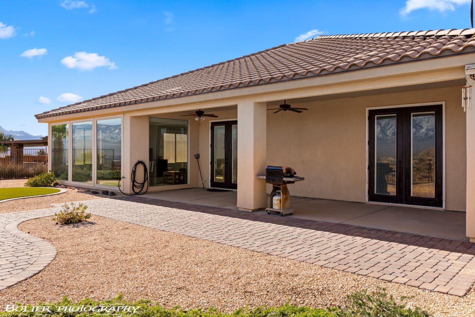 1402  Vista Del Ciudad Dr