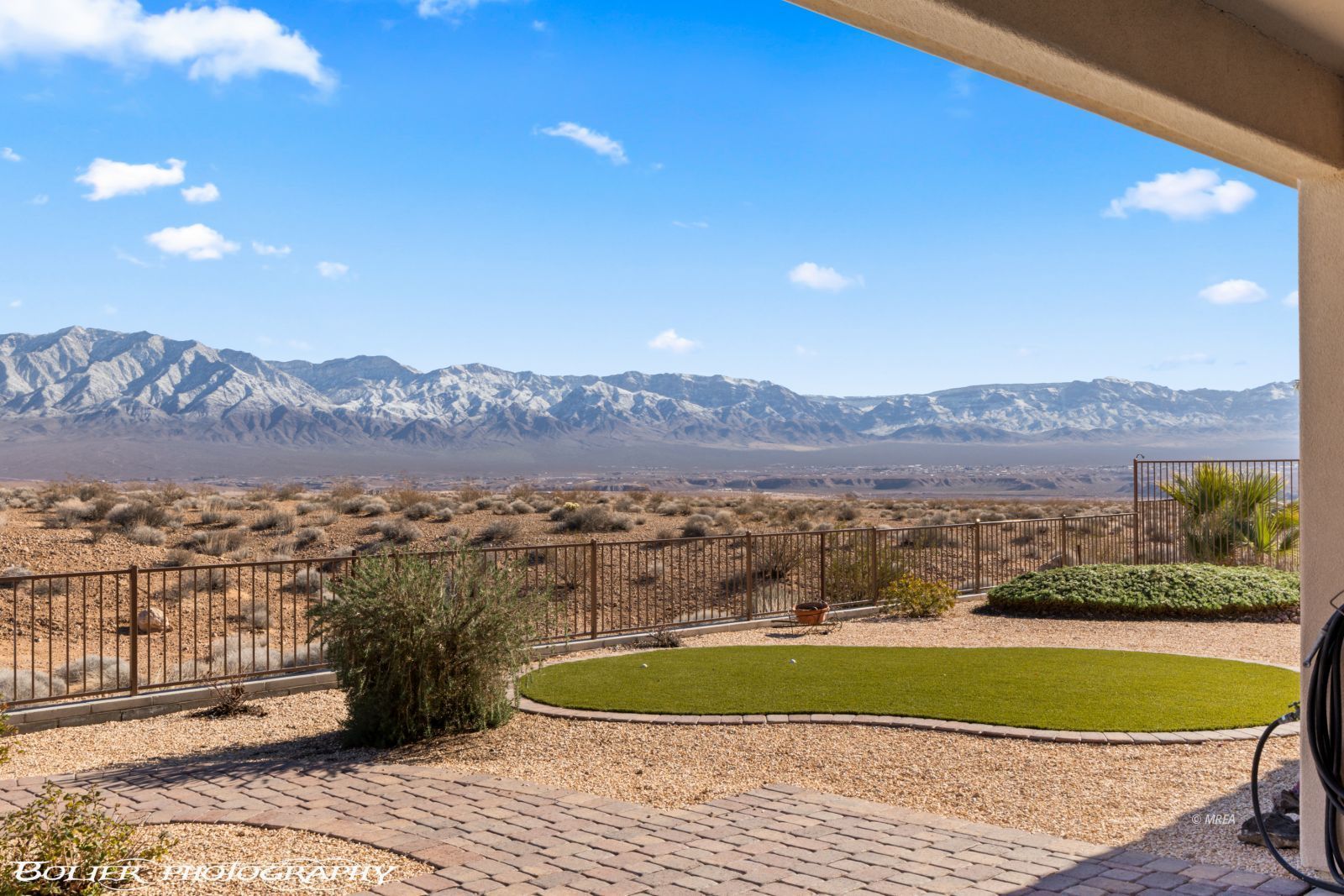 1402  Vista Del Ciudad Dr