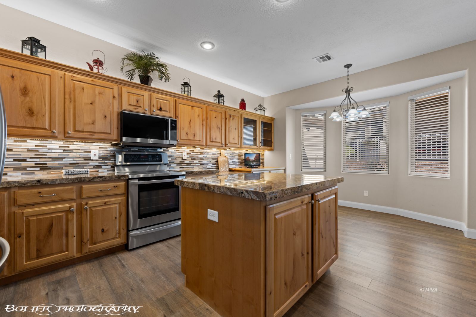 454  Highland View Ct