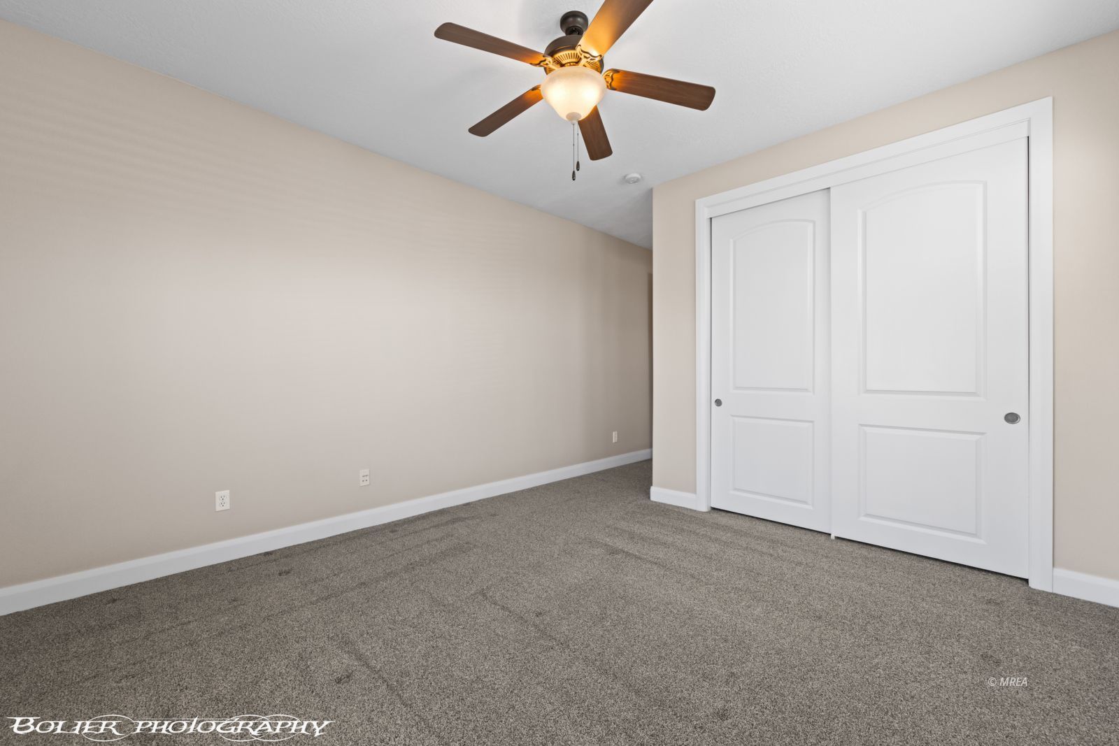 454  Highland View Ct