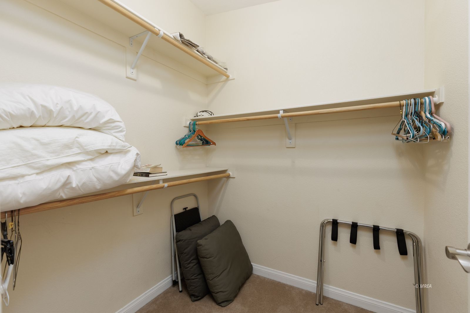 890  Kitty Hawk Dr #423