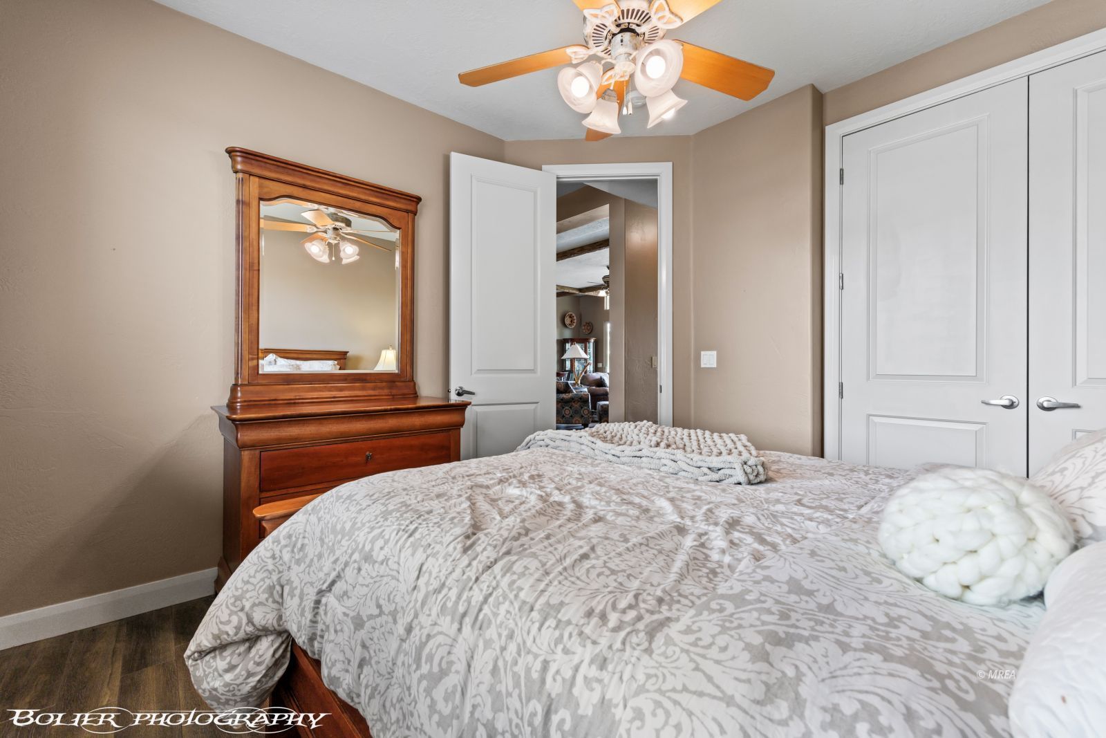 901  Crest View Dr