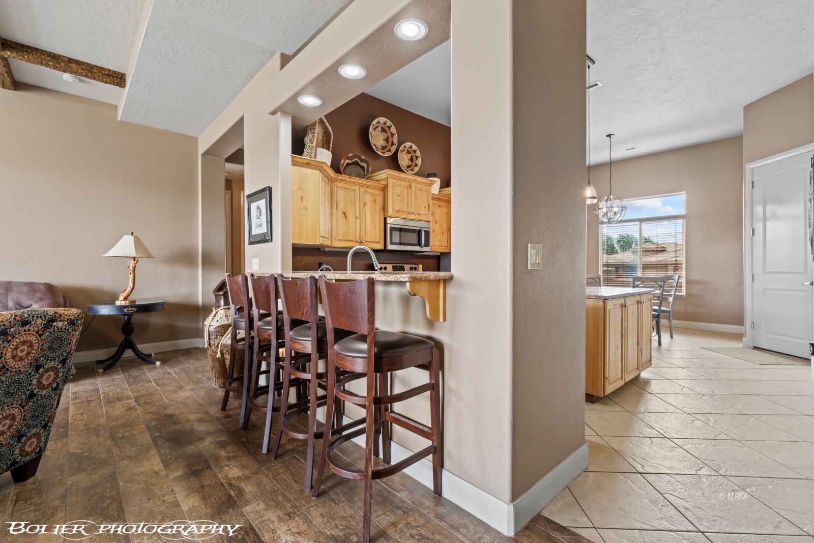 901  Crest View Dr