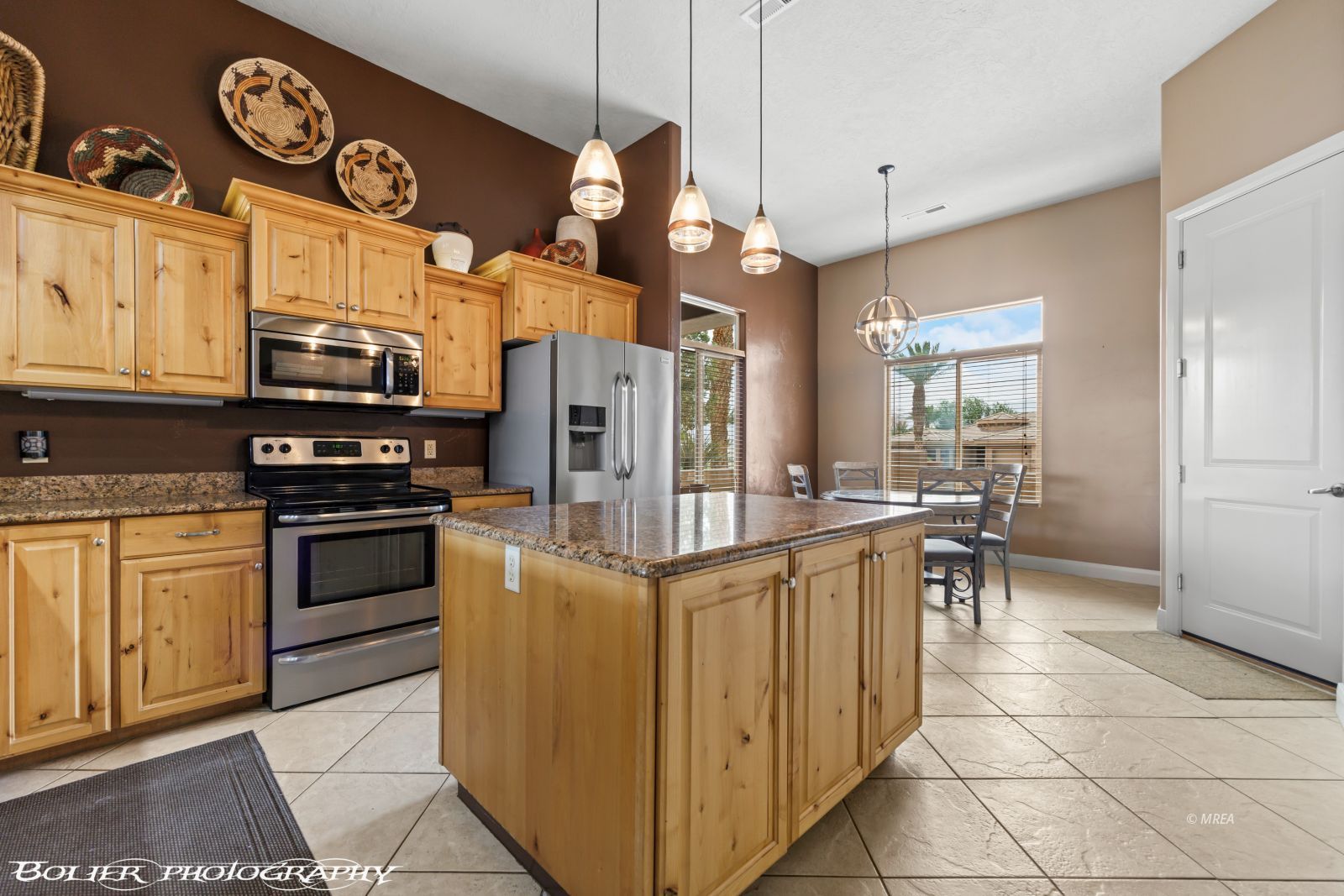 901  Crest View Dr