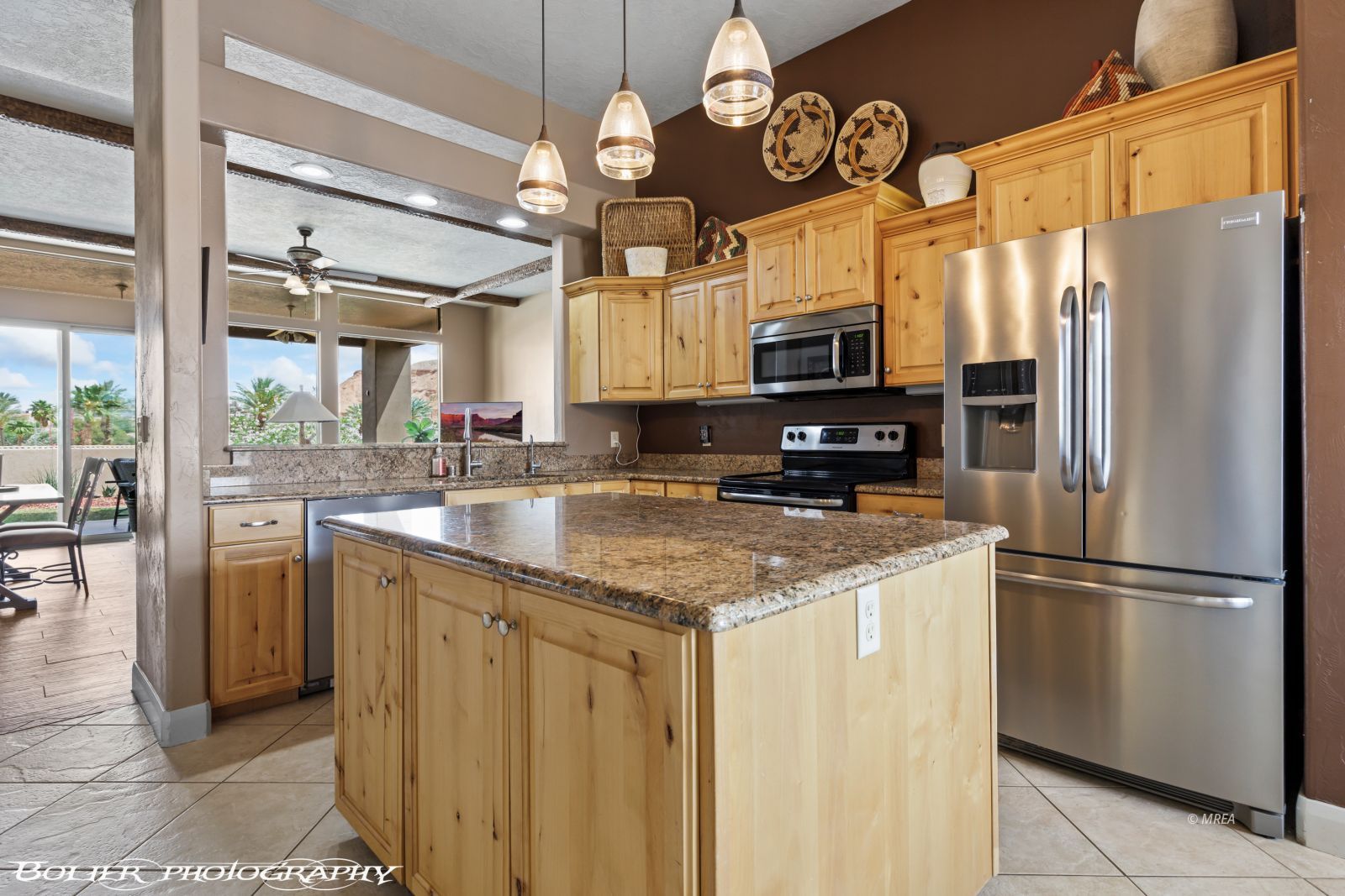 901  Crest View Dr