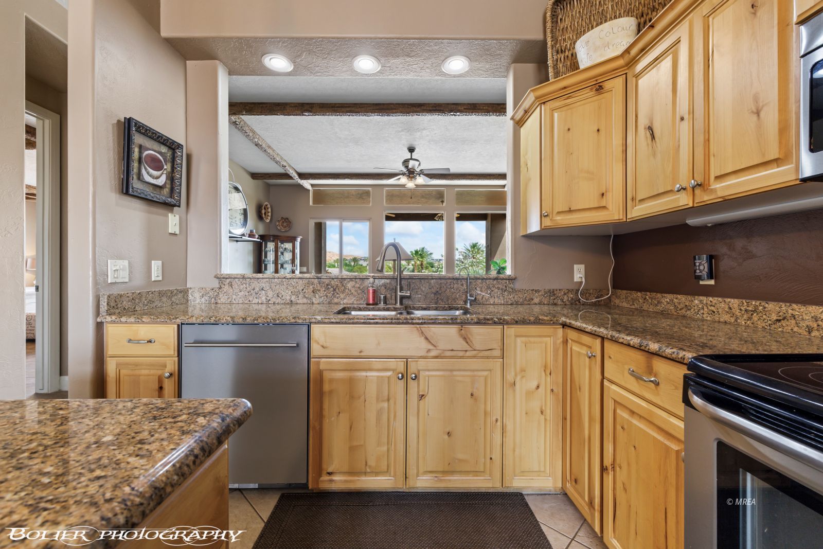 901  Crest View Dr