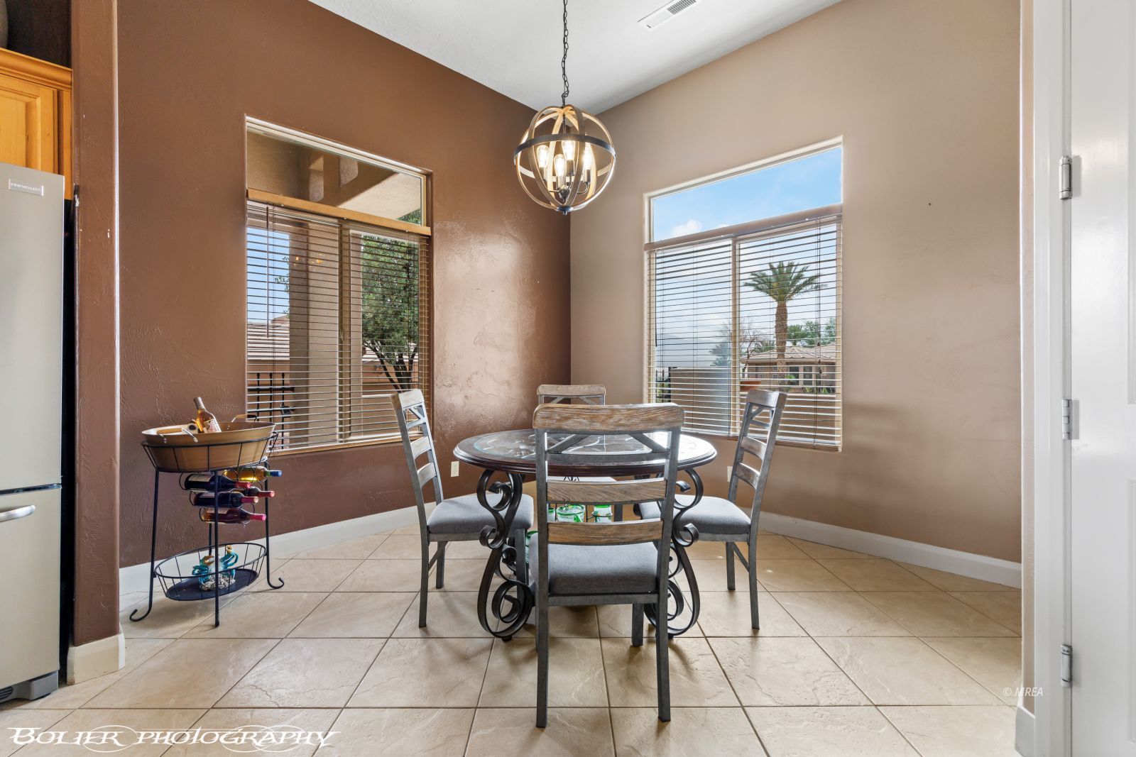 901  Crest View Dr