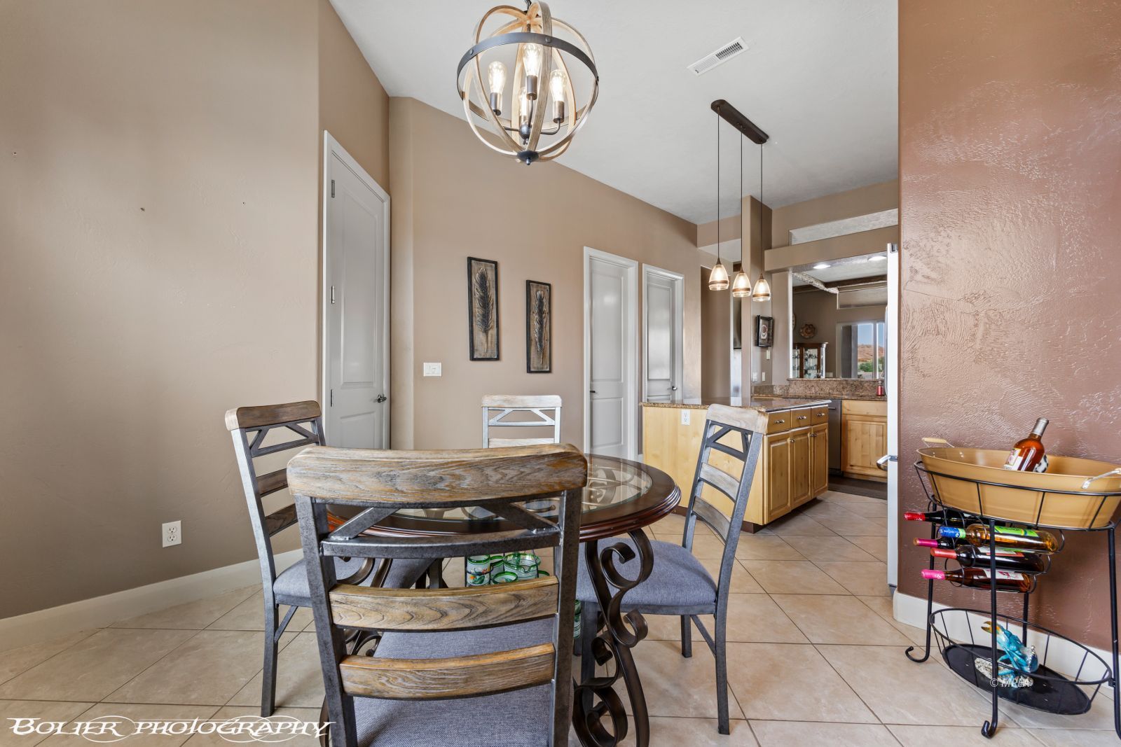 901  Crest View Dr
