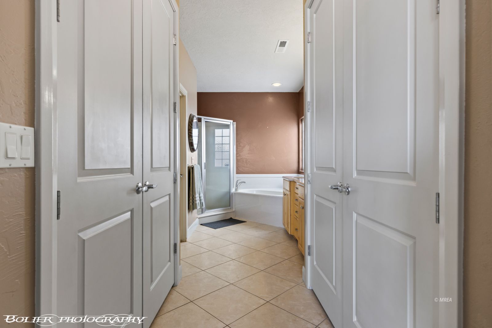 901  Crest View Dr