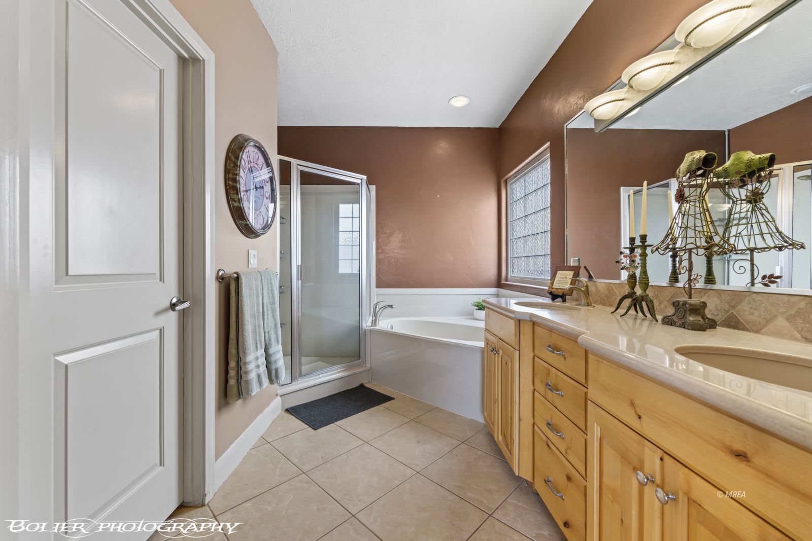 901  Crest View Dr