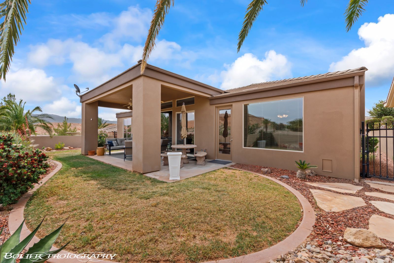 901  Crest View Dr