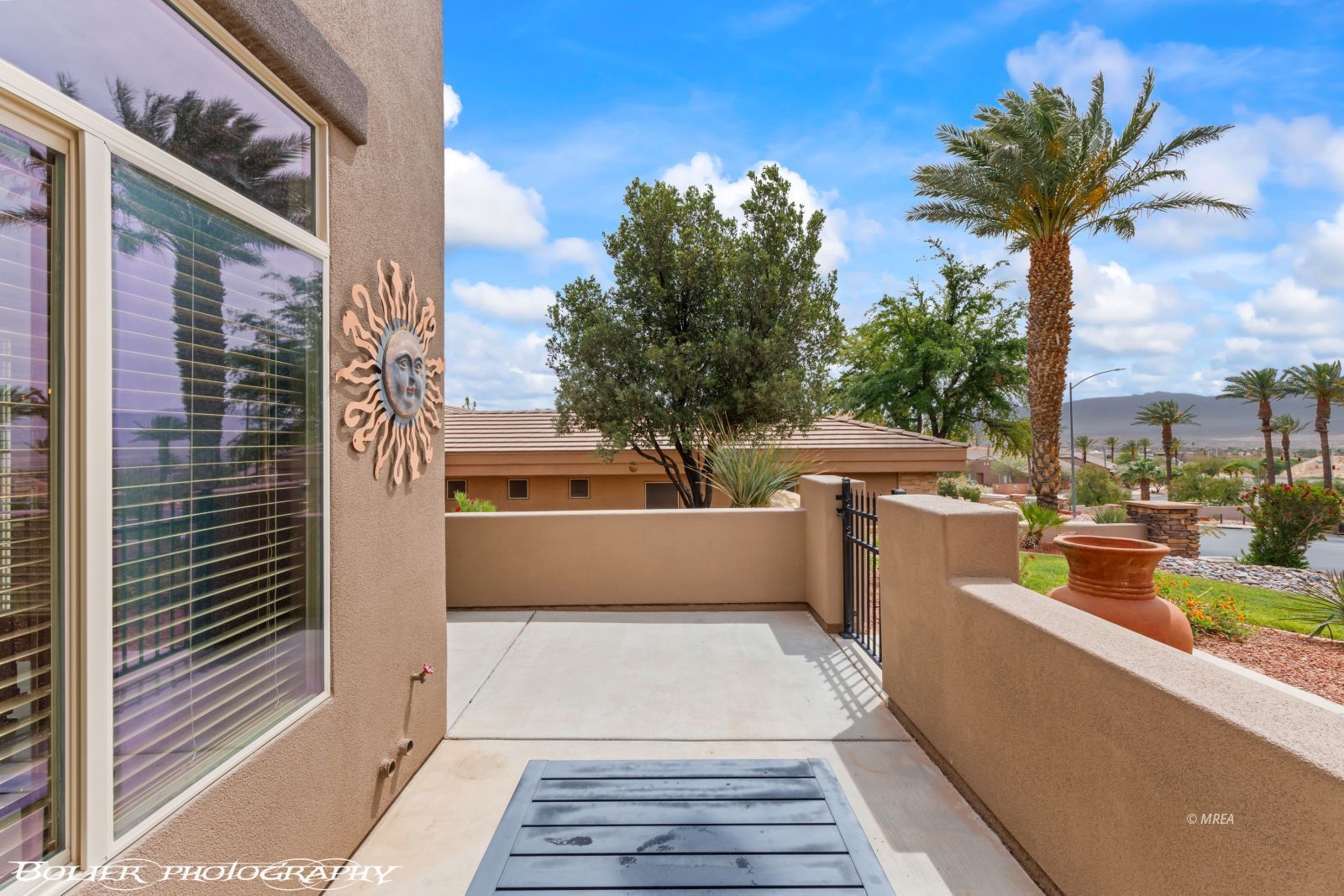 901  Crest View Dr
