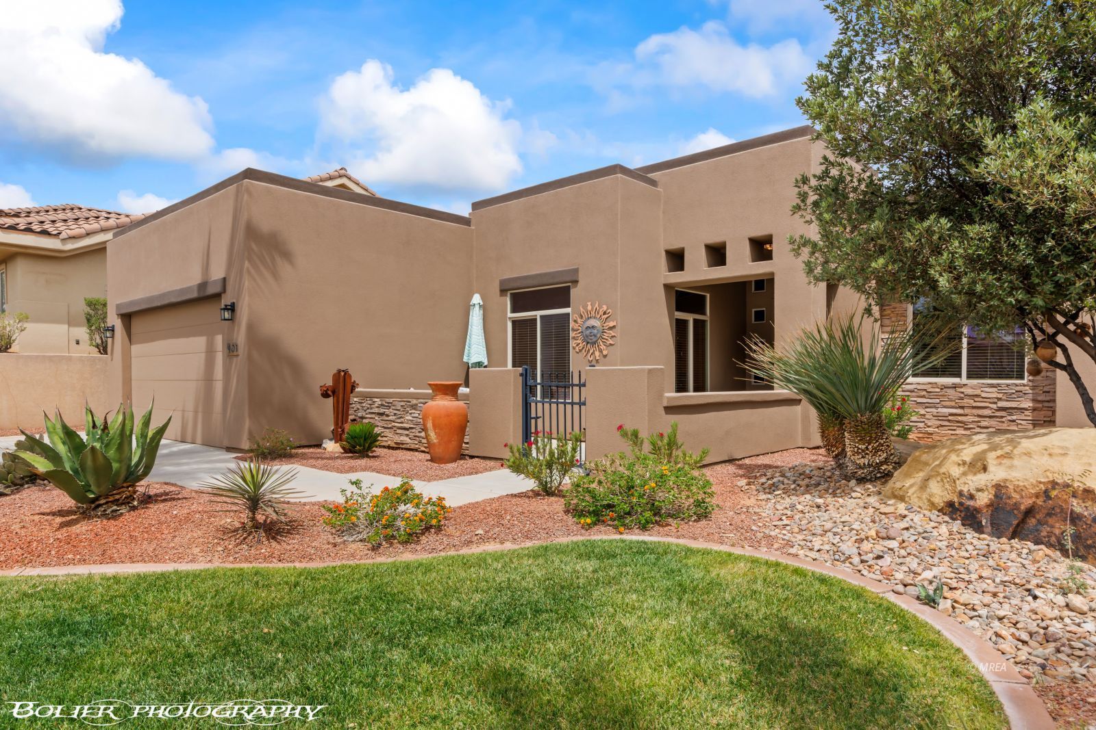 901  Crest View Dr