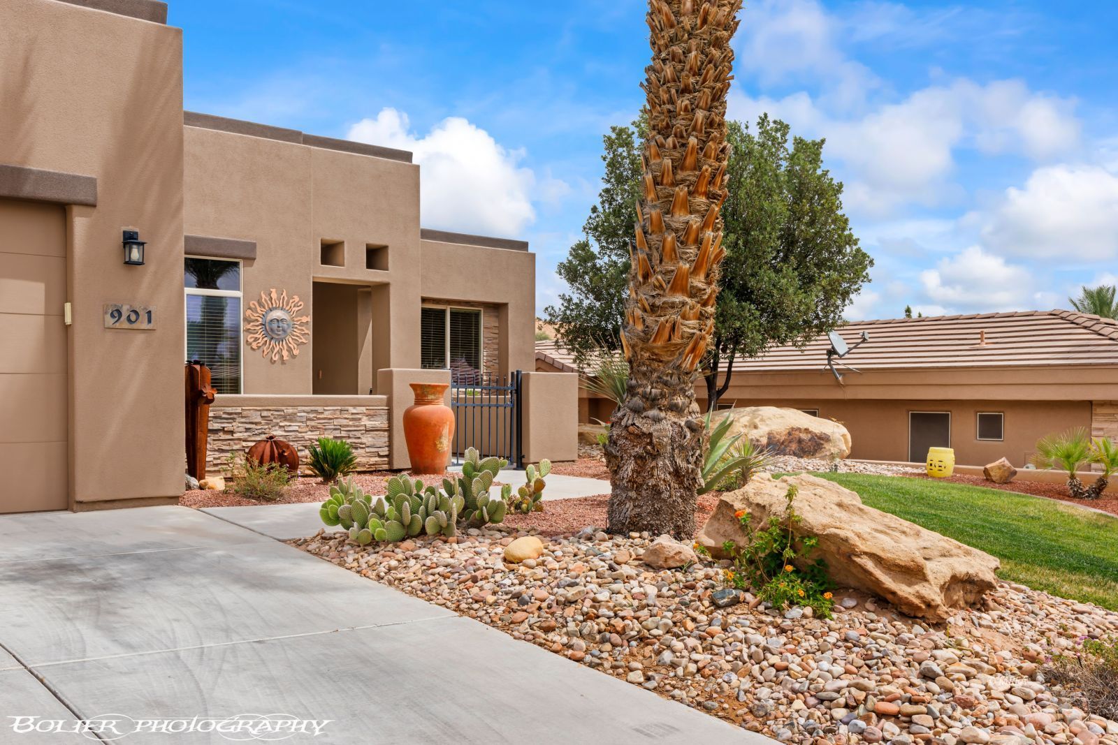 901  Crest View Dr