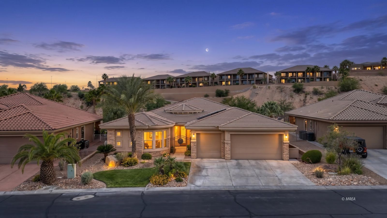 998  Crest View Dr